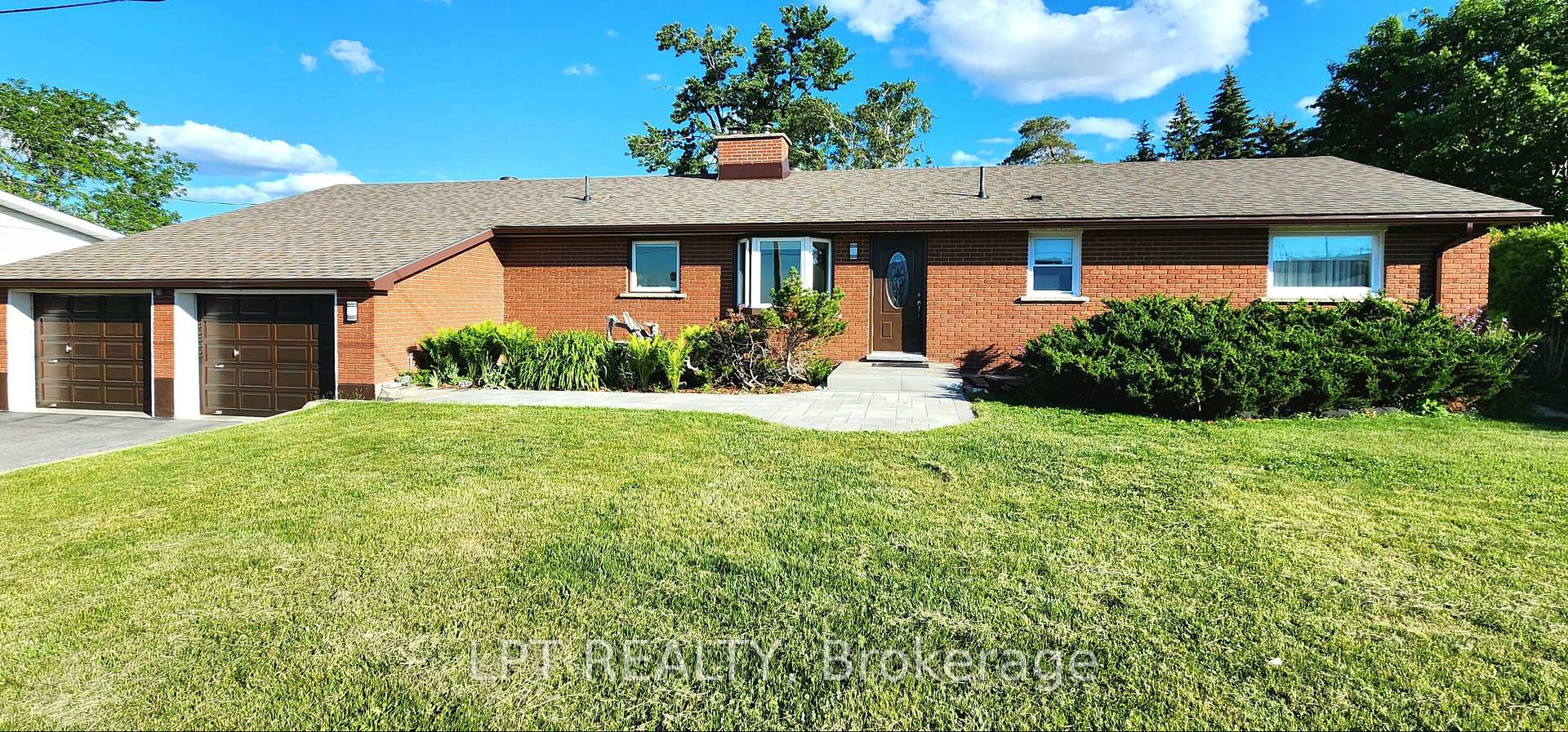 Photo 1 of 585 Mapleview Drive E, Barrie, Rural Barrie Southeast — HOMEH