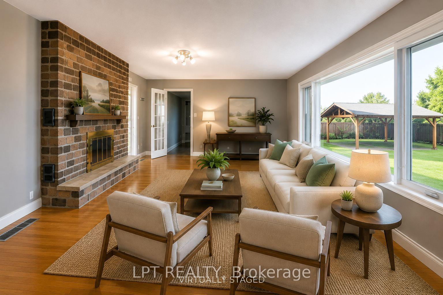 Photo 4 of 585 Mapleview Drive E, Barrie, Rural Barrie Southeast — HOMEH