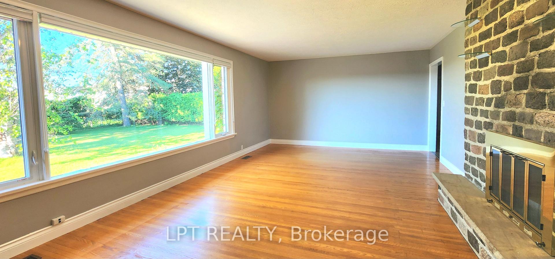 Photo 5 of 585 Mapleview Drive E, Barrie, Rural Barrie Southeast — HOMEH