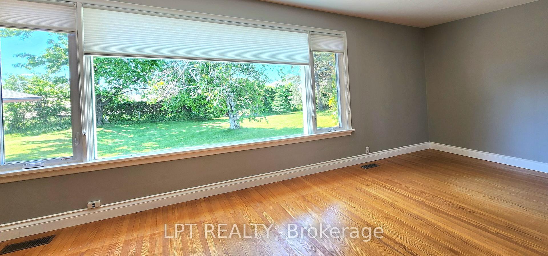 Photo 6 of 585 Mapleview Drive E, Barrie, Rural Barrie Southeast — HOMEH