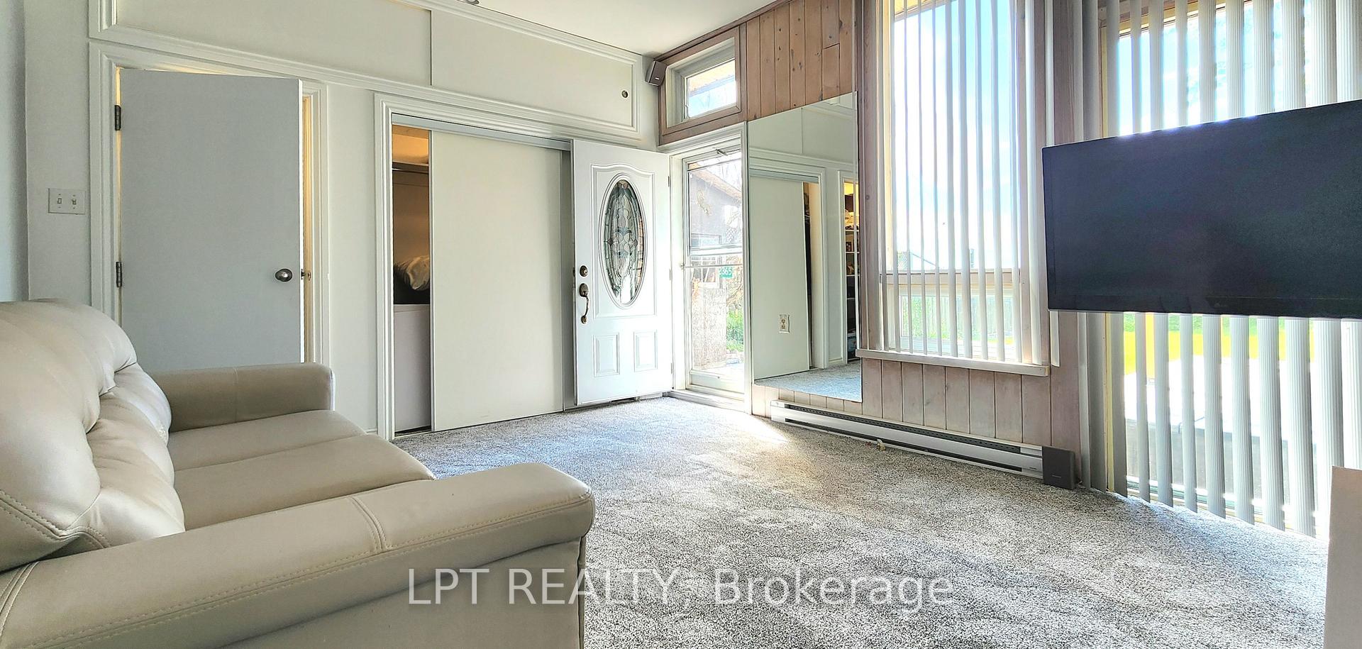 Photo 9 of 585 Mapleview Drive E, Barrie, Rural Barrie Southeast — HOMEH