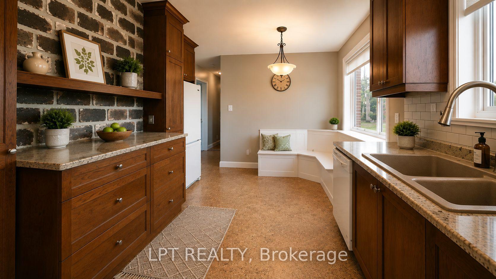 Photo 11 of 585 Mapleview Drive E, Barrie, Rural Barrie Southeast — HOMEH
