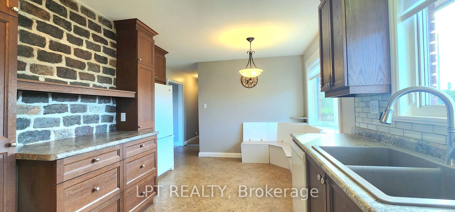 Photo 14 of 585 Mapleview Drive E, Barrie, Rural Barrie Southeast — HOMEH