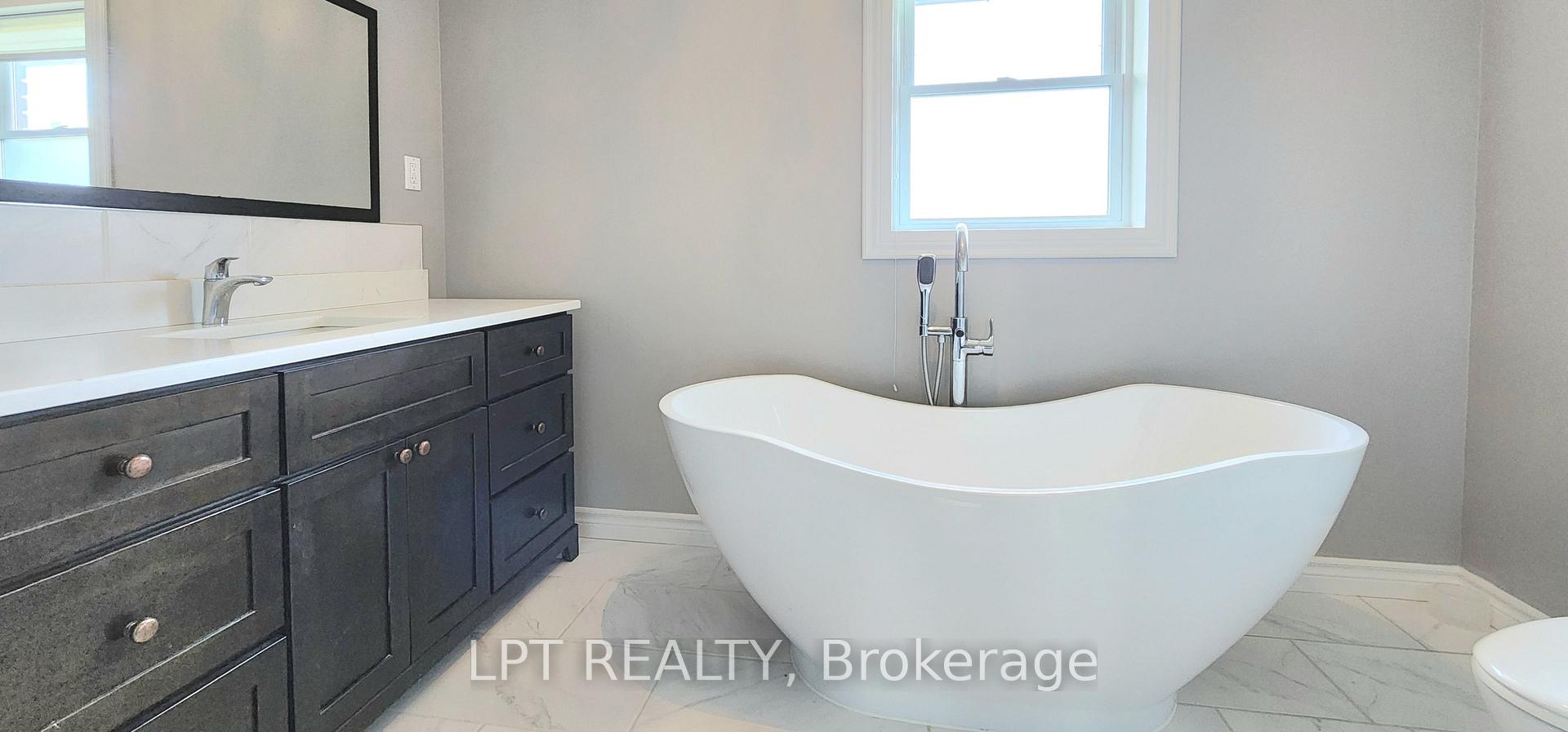 Photo 25 of 585 Mapleview Drive E, Barrie, Rural Barrie Southeast — HOMEH
