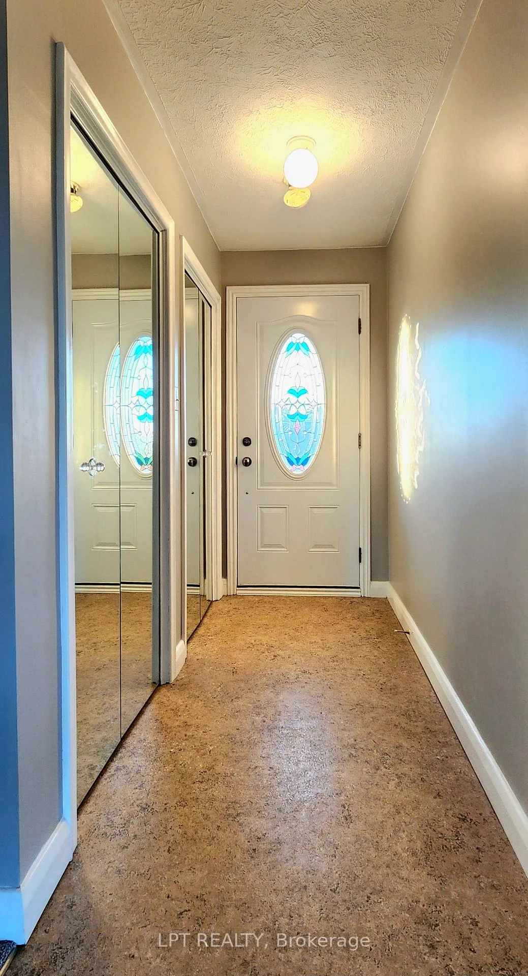 Photo 3 of 585 Mapleview Drive E, Barrie, Rural Barrie Southeast — HOMEH