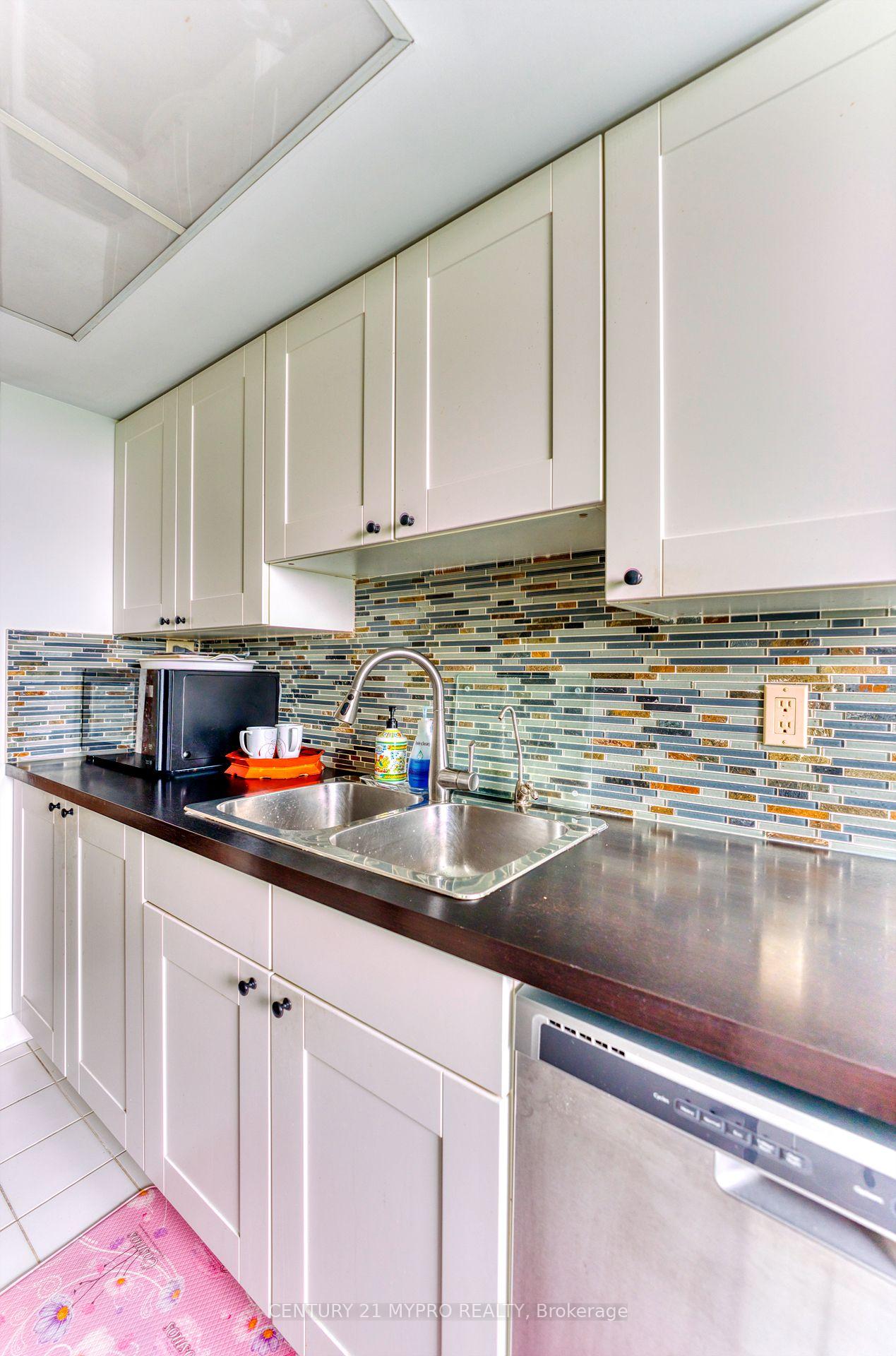 Photo 4 of Unit #1325, 7805 Bayview Avenue, Markham, Aileen-Willowbrook — HOMEH