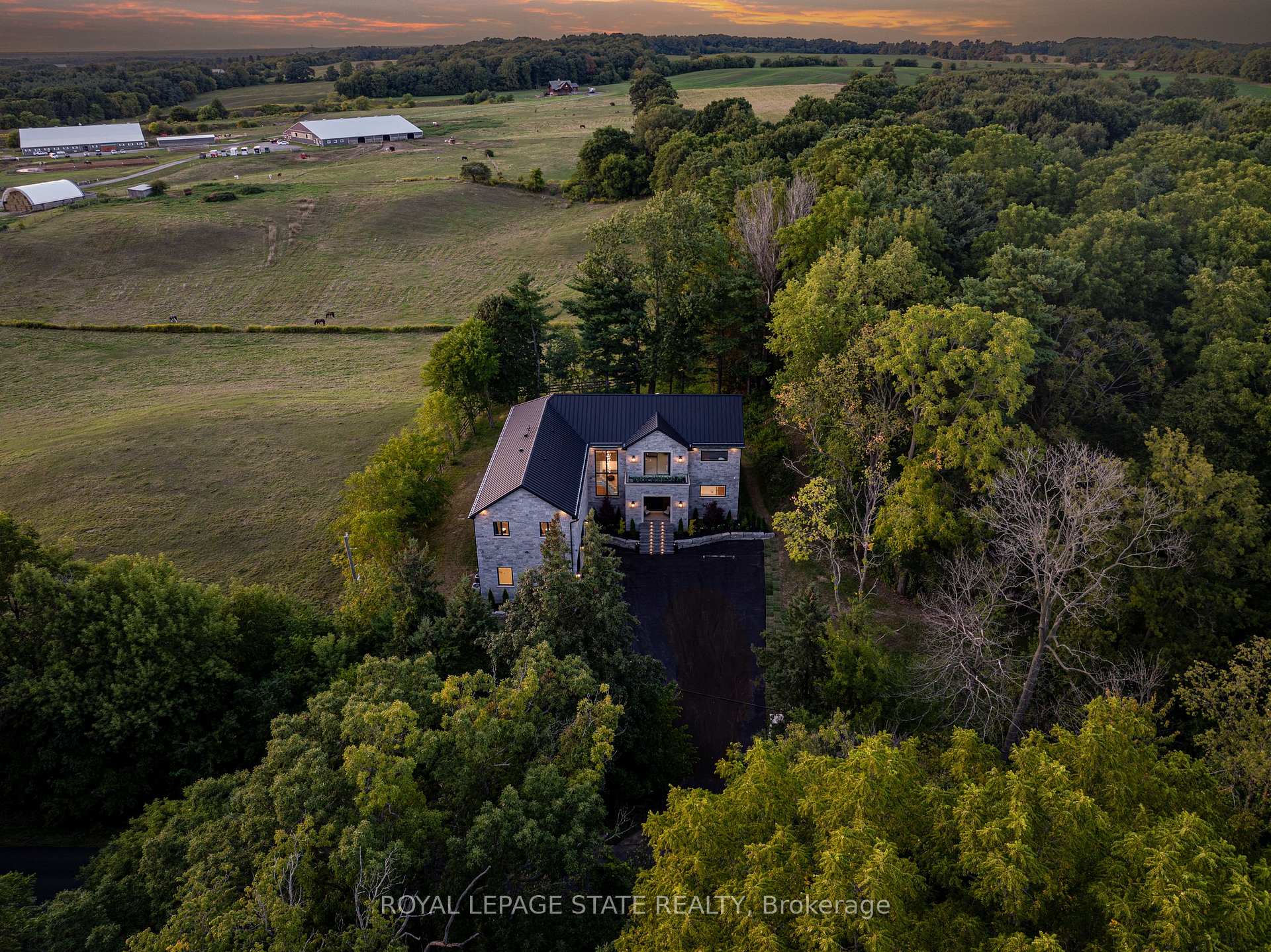 Photo 2 of 1067 Jerseyville Road W, Hamilton, Ancaster — HOMEH