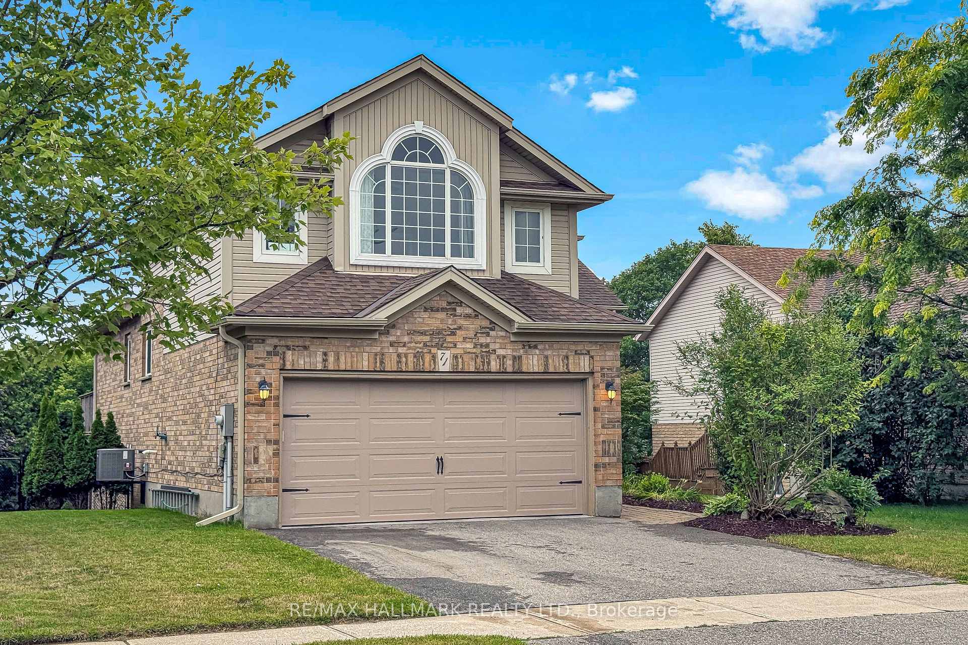 Photo 6 of 71 Hunter Road, Orangeville — HOMEH