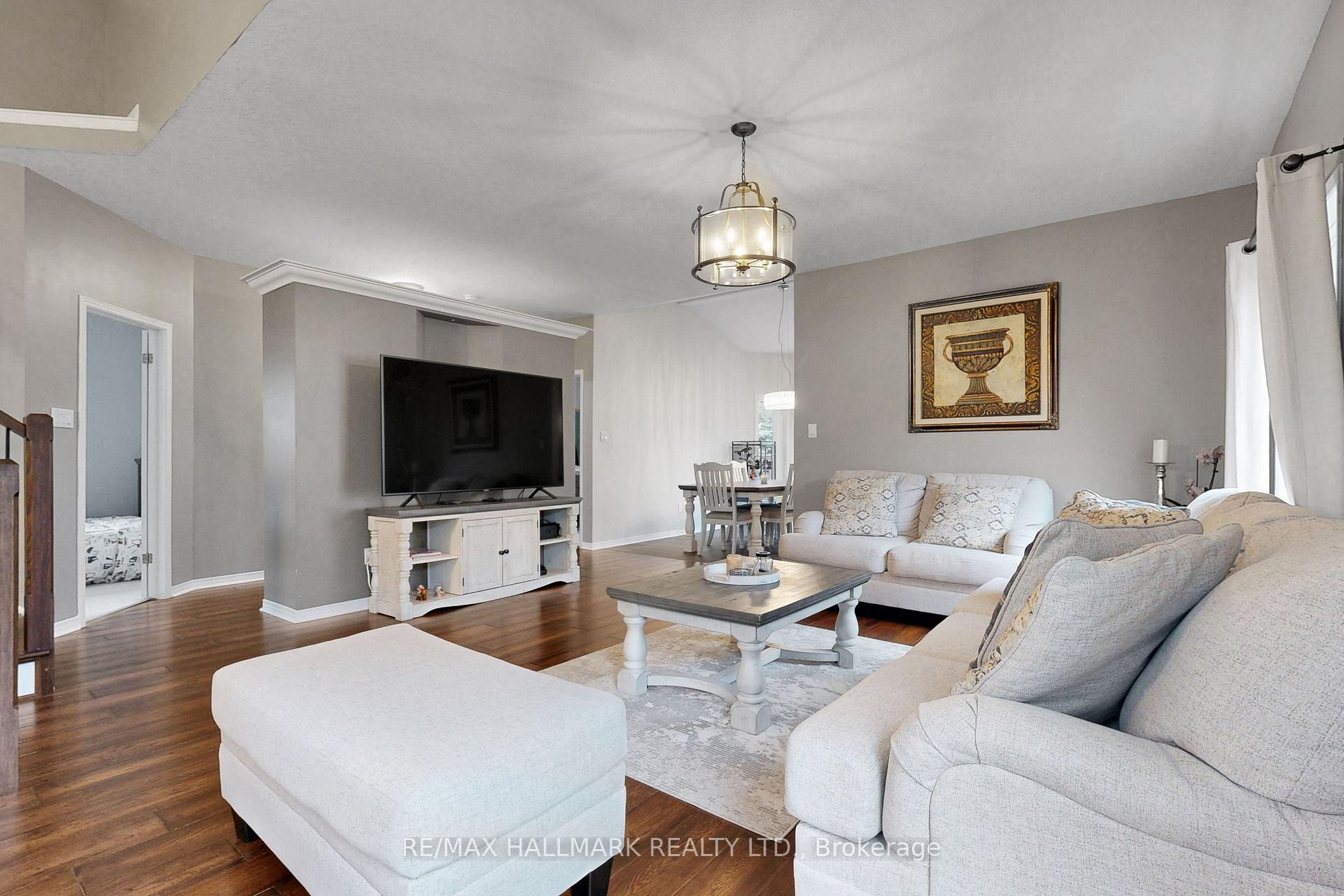 Photo 11 of 71 Hunter Road, Orangeville — HOMEH