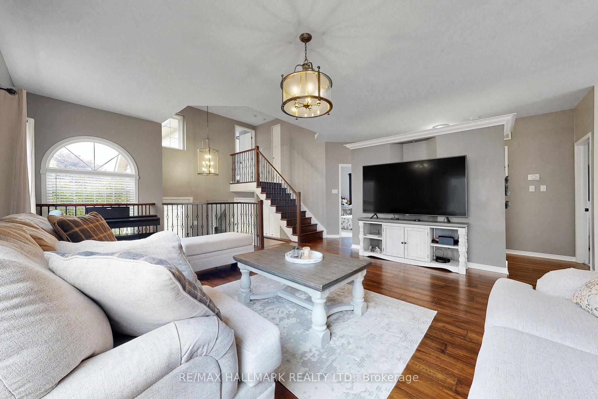 Photo 12 of 71 Hunter Road, Orangeville — HOMEH