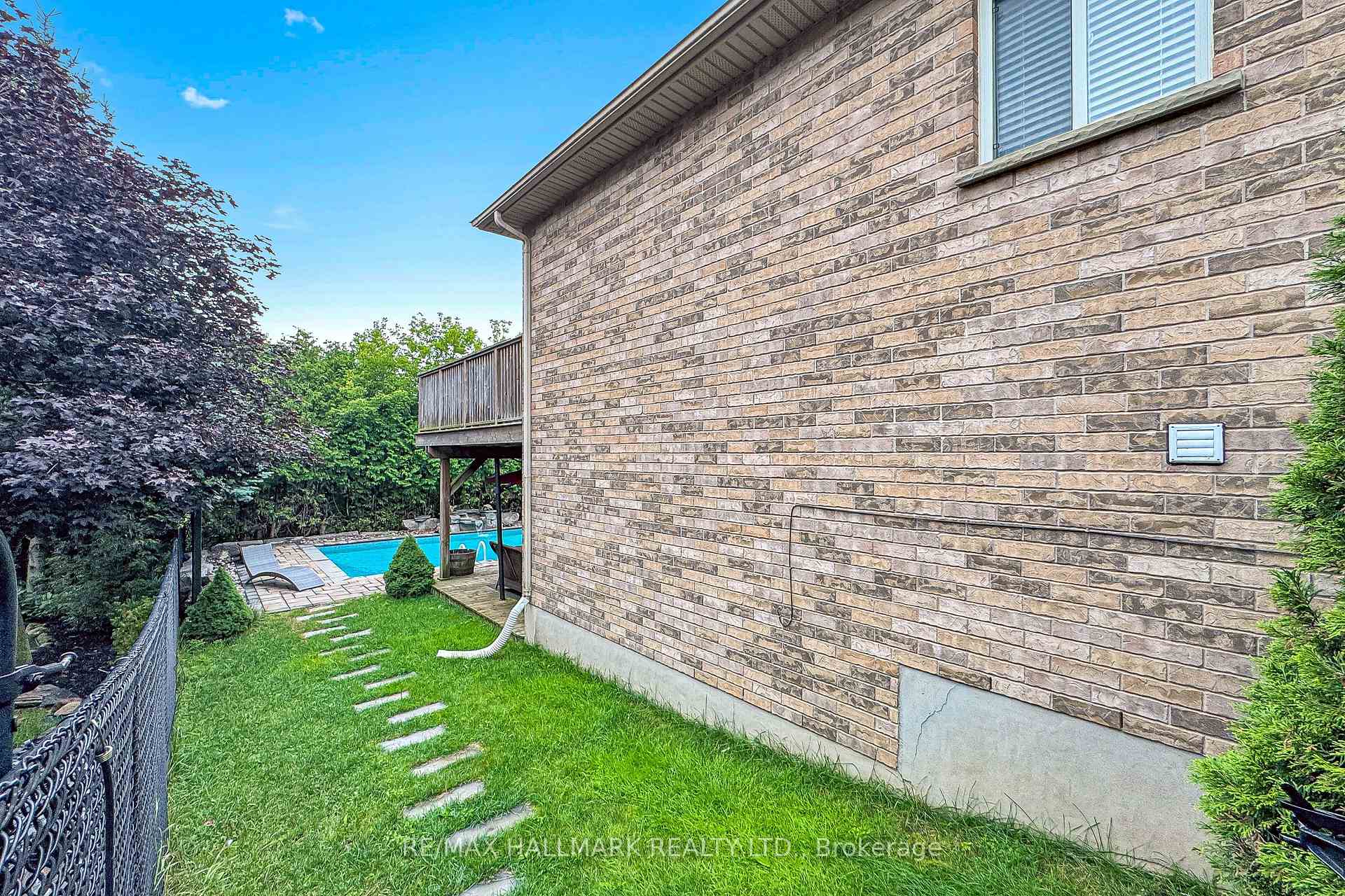 Photo 44 of 71 Hunter Road, Orangeville — HOMEH
