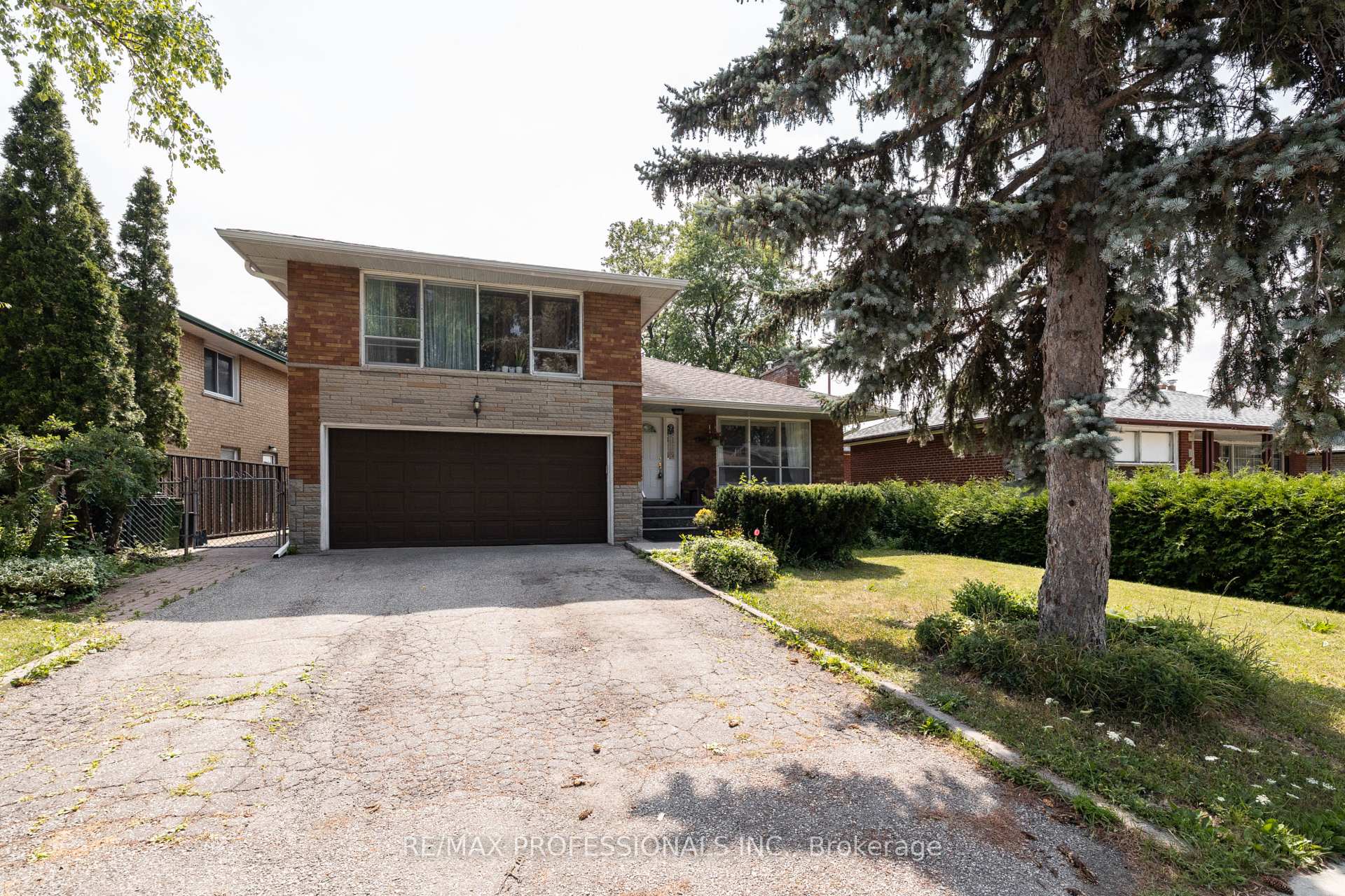 Photo 5 of 48 Dalegrove Crescent, Etobicoke, Eringate-Centennial-West Deane — HOMEH