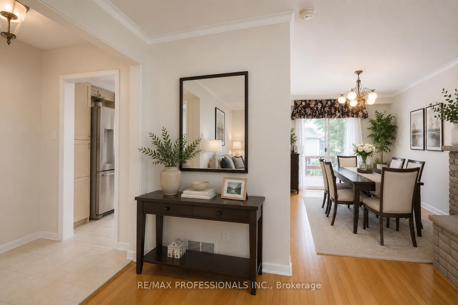 Photo 12 of 48 Dalegrove Crescent, Etobicoke, Eringate-Centennial-West Deane — HOMEH