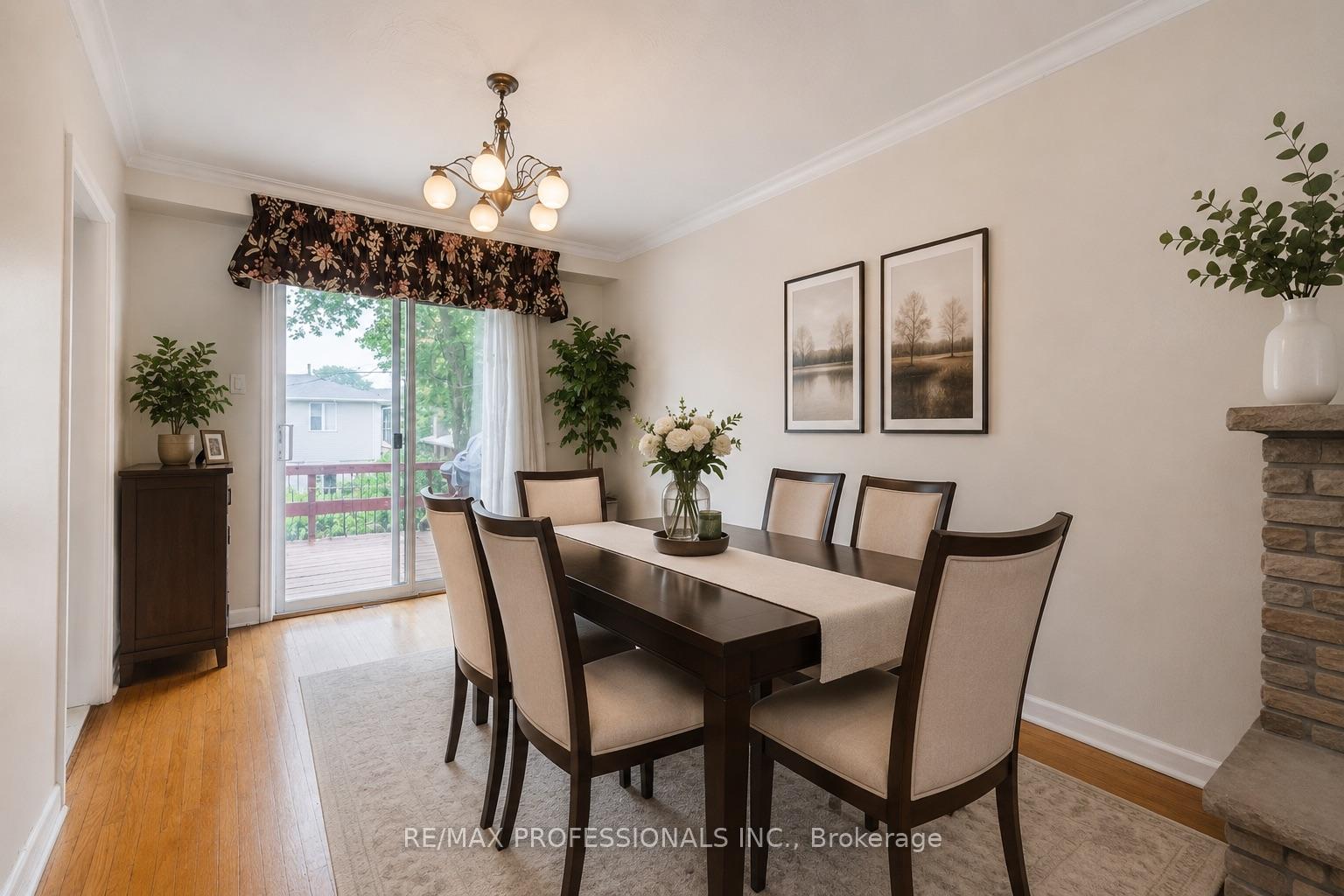Photo 19 of 48 Dalegrove Crescent, Etobicoke, Eringate-Centennial-West Deane — HOMEH