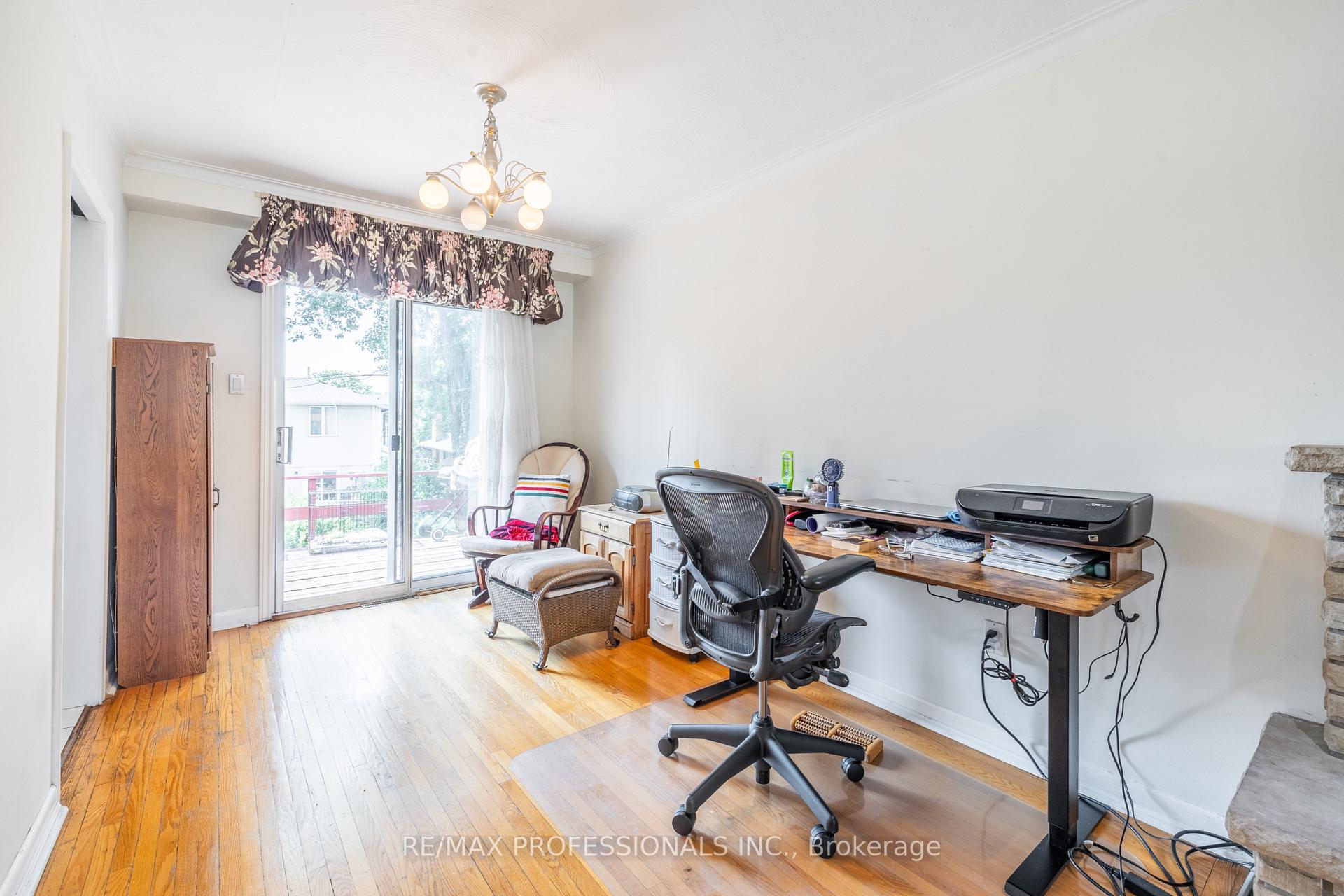Photo 20 of 48 Dalegrove Crescent, Etobicoke, Eringate-Centennial-West Deane — HOMEH