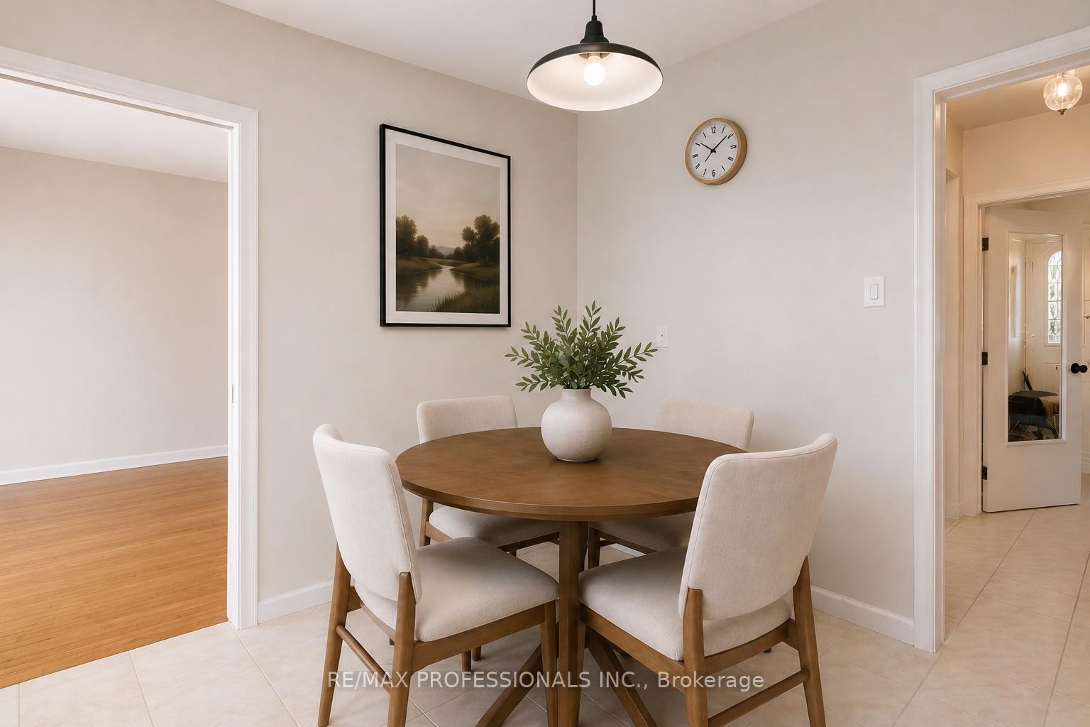Photo 29 of 48 Dalegrove Crescent, Etobicoke, Eringate-Centennial-West Deane — HOMEH