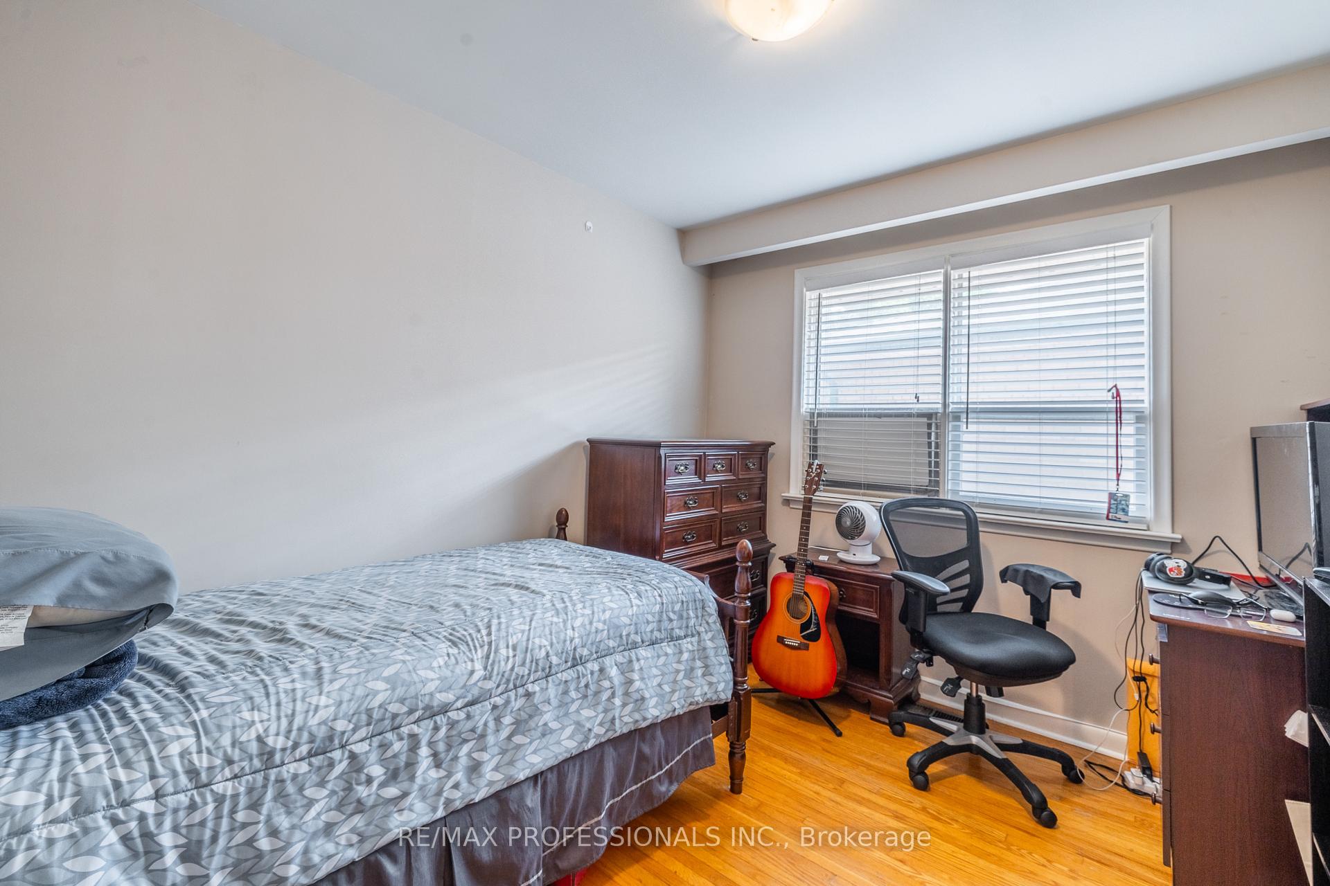 Photo 38 of 48 Dalegrove Crescent, Etobicoke, Eringate-Centennial-West Deane — HOMEH