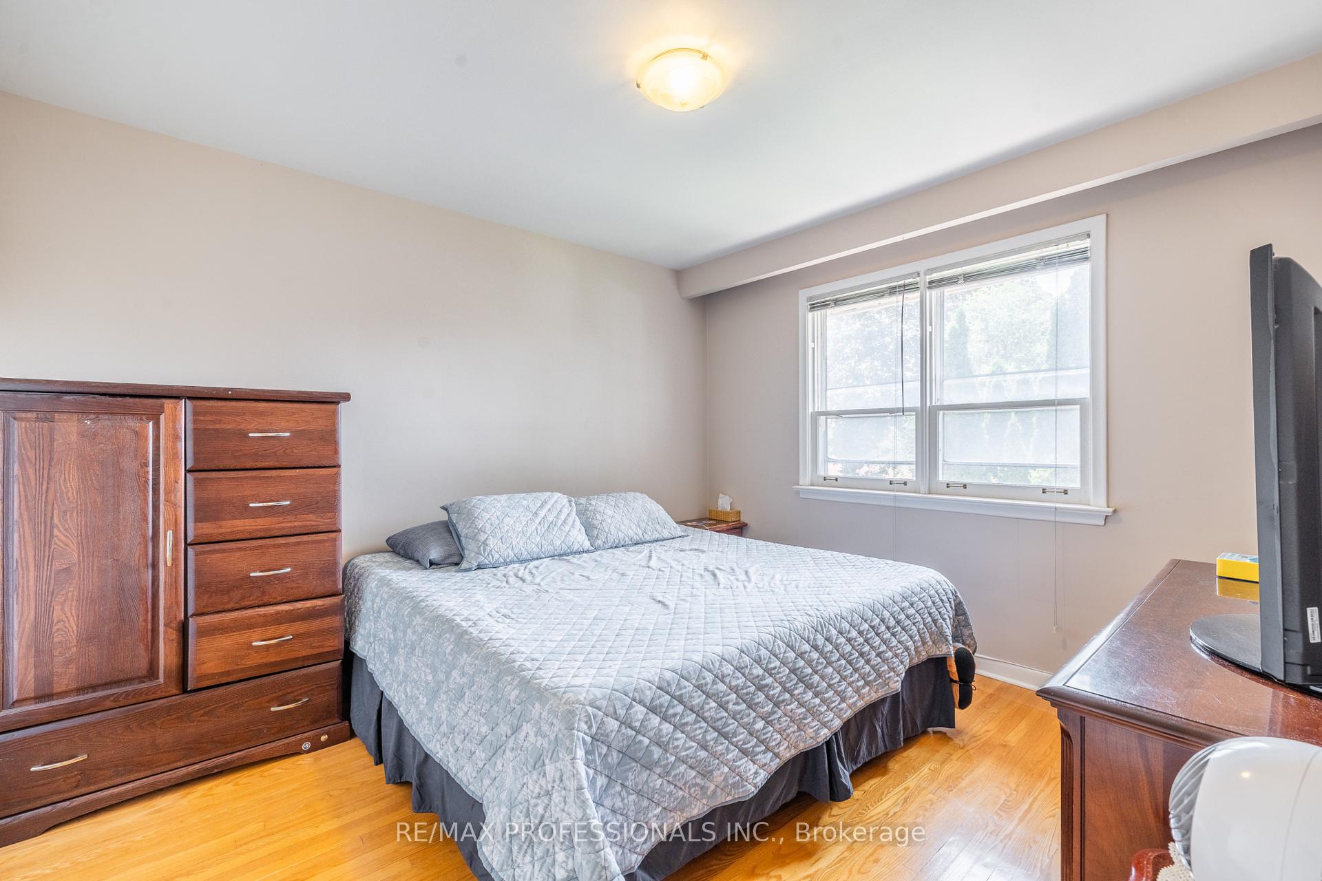 Photo 40 of 48 Dalegrove Crescent, Etobicoke, Eringate-Centennial-West Deane — HOMEH