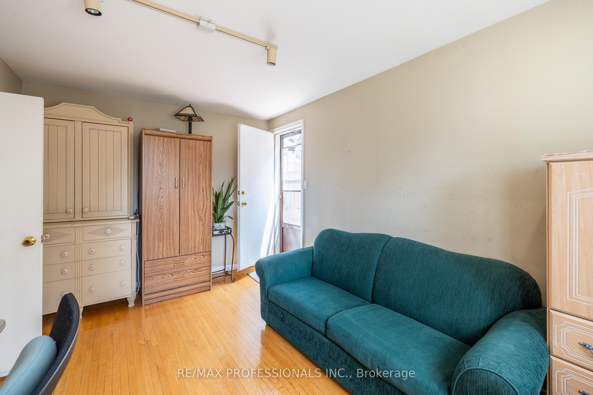 Photo 44 of 48 Dalegrove Crescent, Etobicoke, Eringate-Centennial-West Deane — HOMEH
