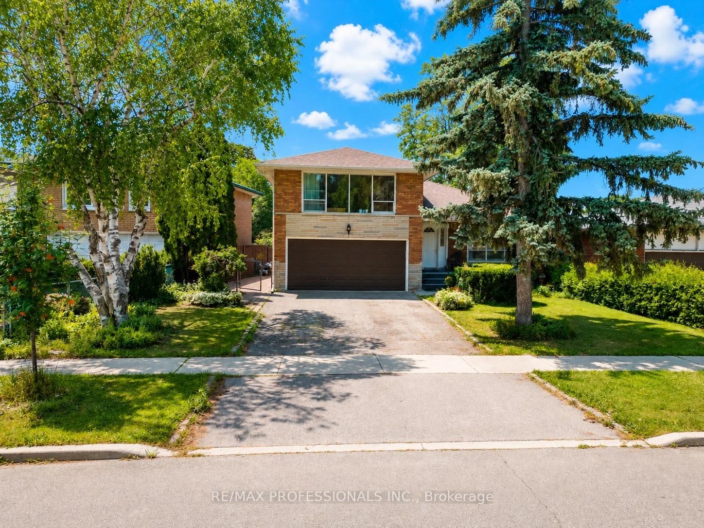 Photo 3 of 48 Dalegrove Crescent, Etobicoke, Eringate-Centennial-West Deane — HOMEH