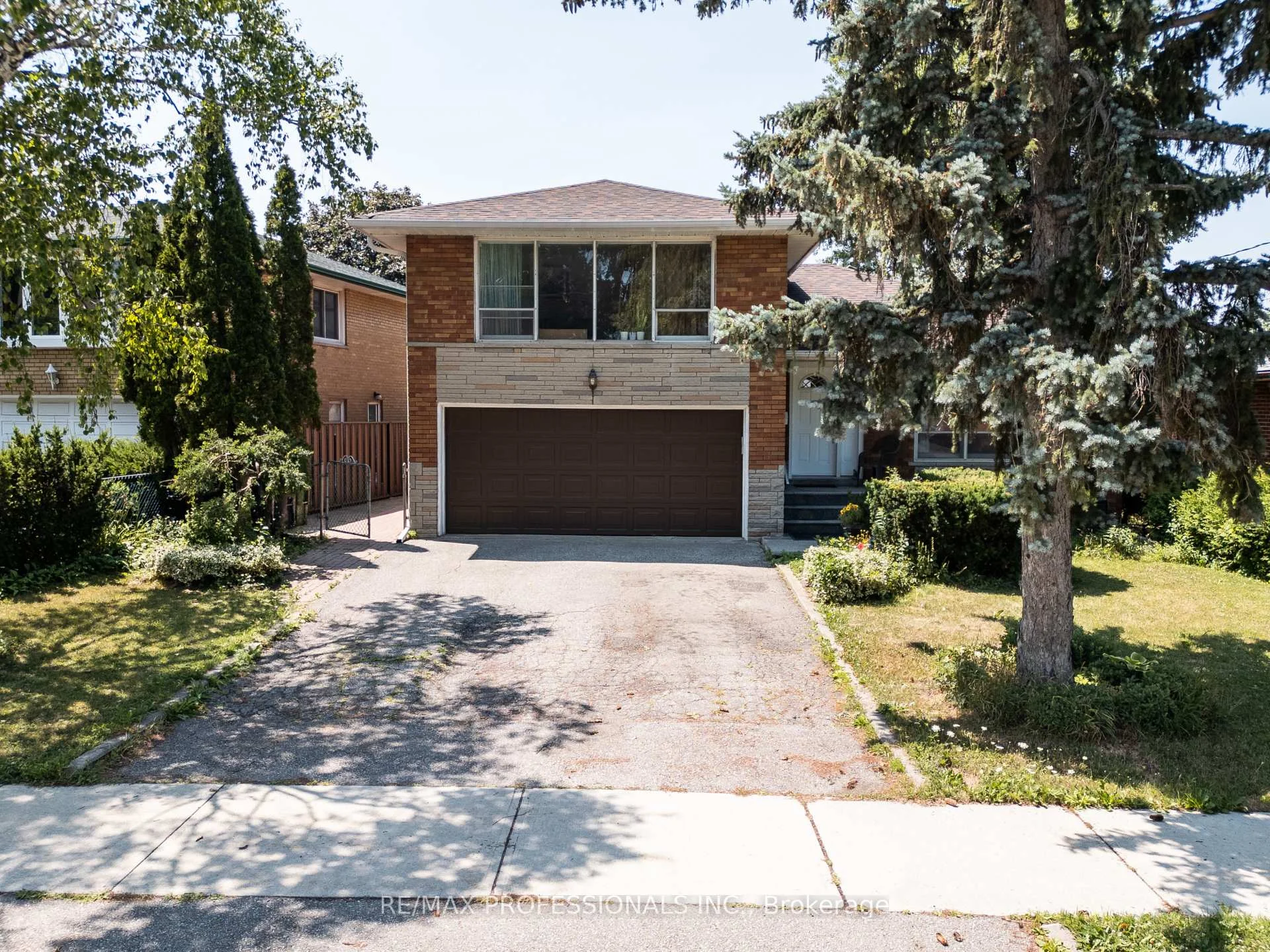 Photo 4 of 48 Dalegrove Crescent, Etobicoke, Eringate-Centennial-West Deane — HOMEH