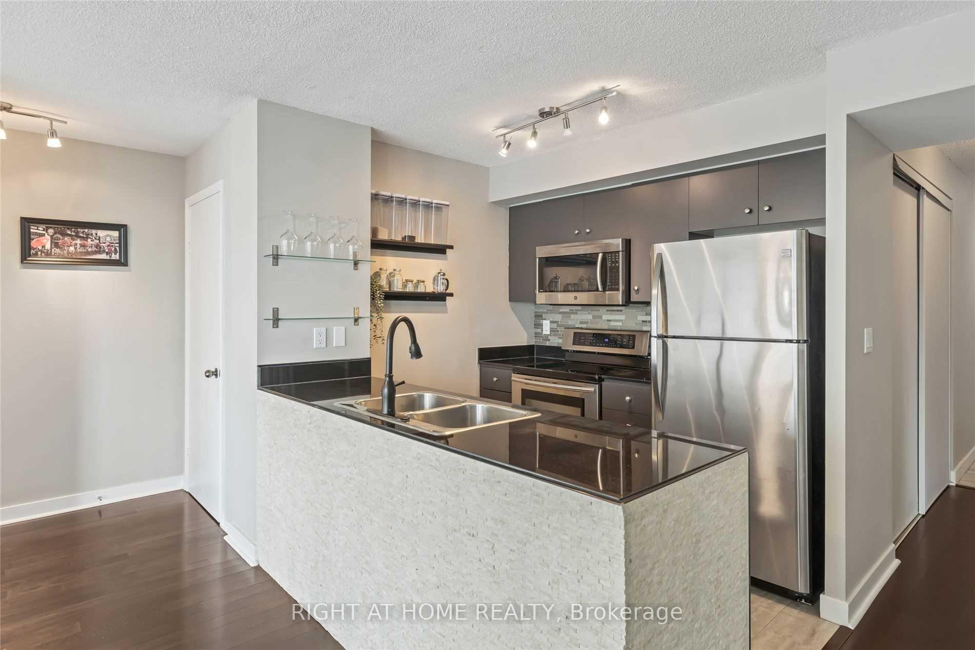 Photo 3 of Unit 2911, 381 Front Street, Toronto, Waterfront Communities — HOMEH
