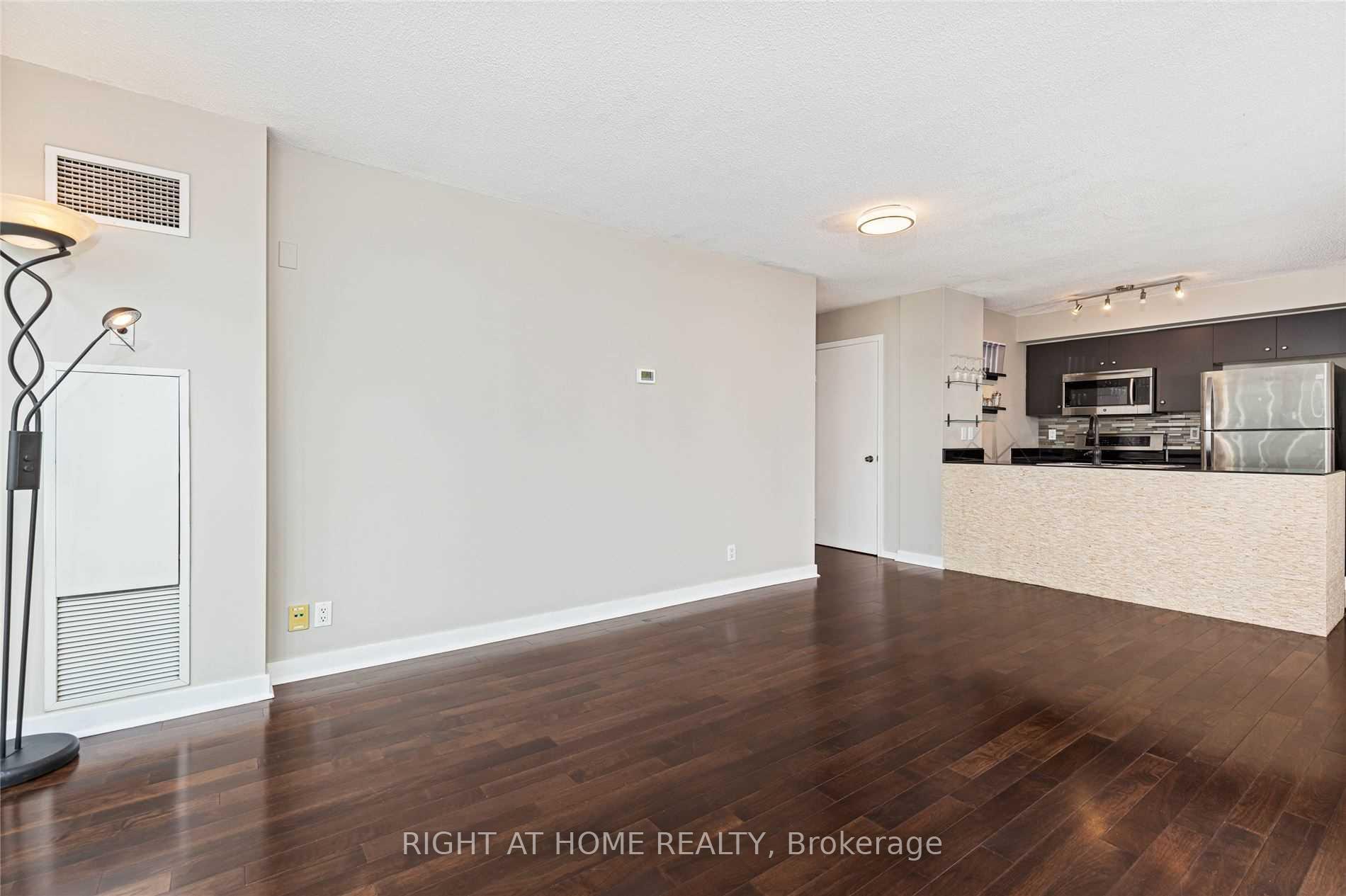 Photo 5 of Unit 2911, 381 Front Street, Toronto, Waterfront Communities — HOMEH