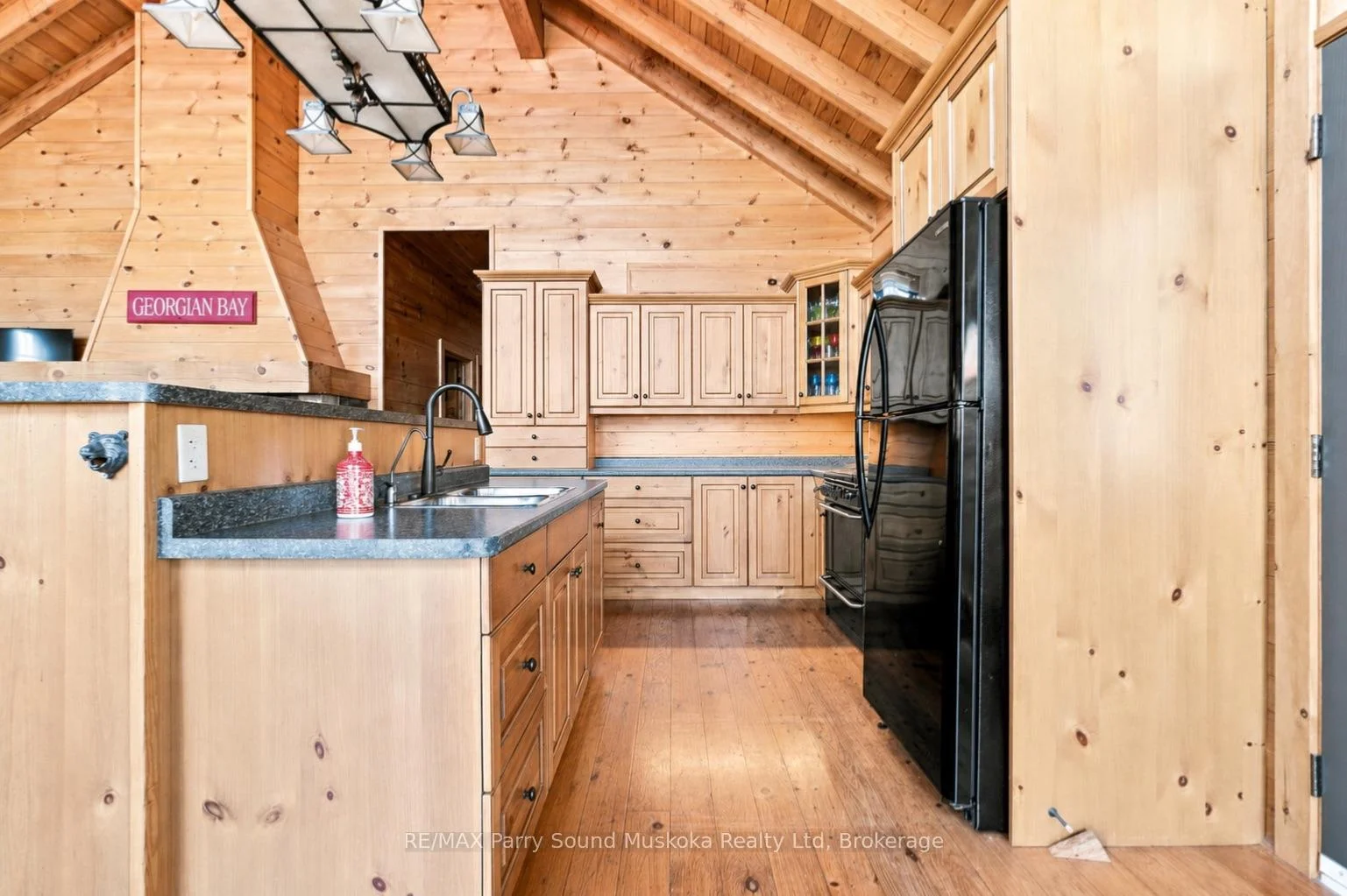 Photo 7 of 43 15C Island, Carling — HOMEH
