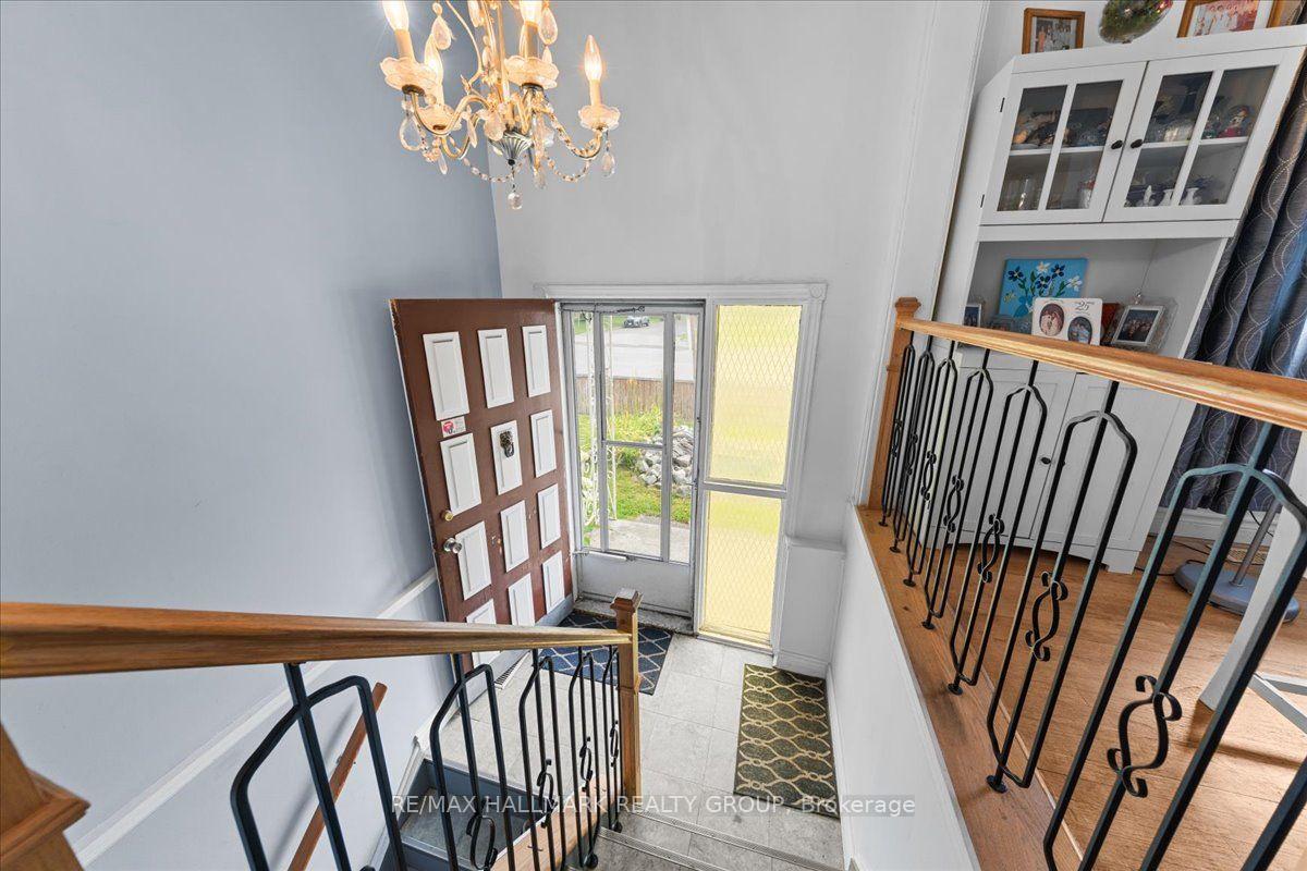 Photo 2 of 664 Cummings Avenue, Ottawa, Castle Heights/Rideau High — HOMEH