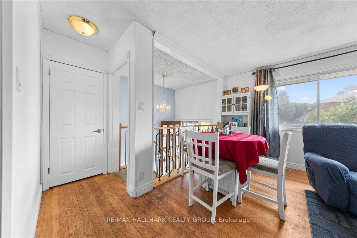 Photo 5 of 664 Cummings Avenue, Ottawa, Castle Heights/Rideau High — HOMEH