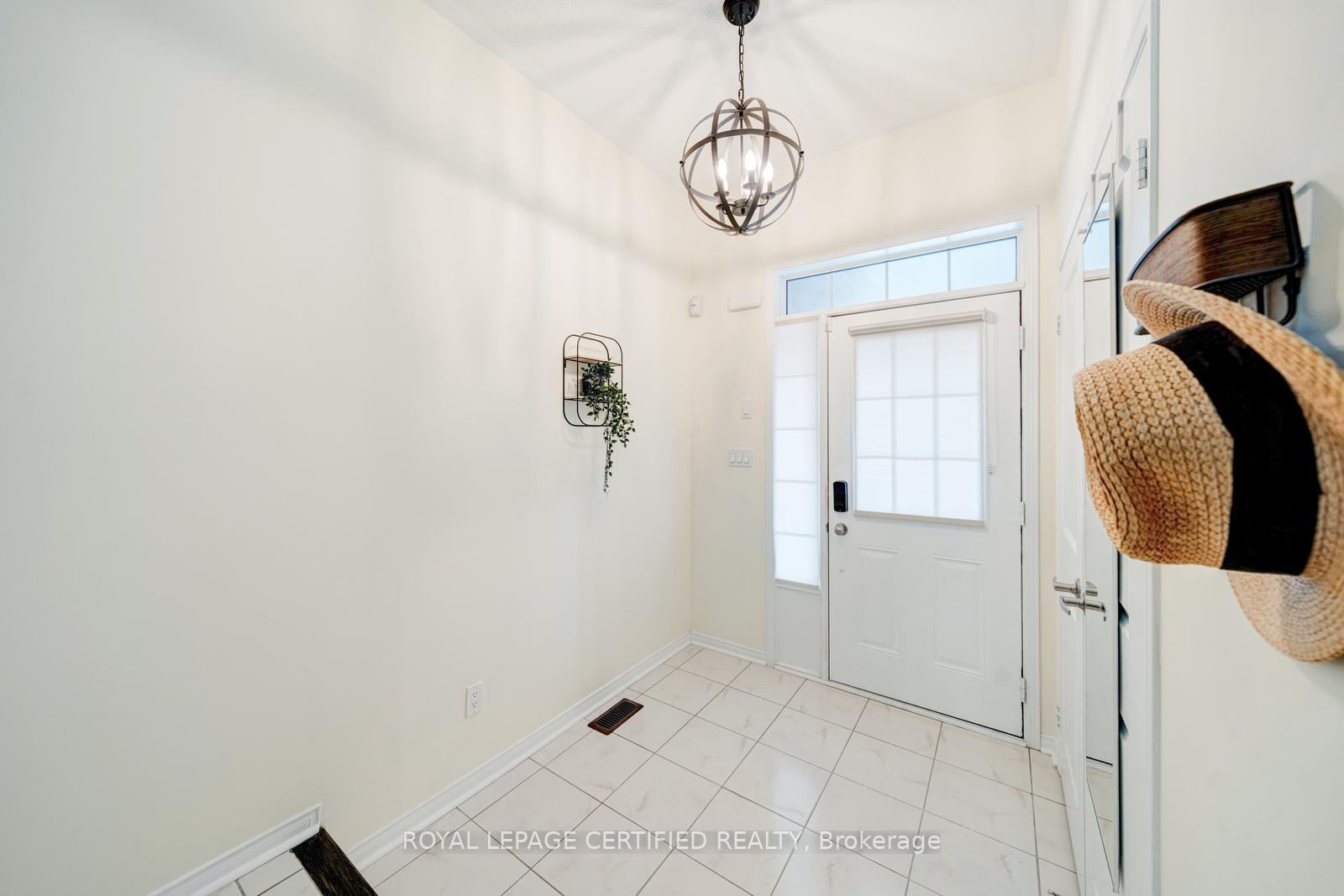 Photo 3 of 71 Rimrock Crescent, Whitby, Williamsburg — HOMEH