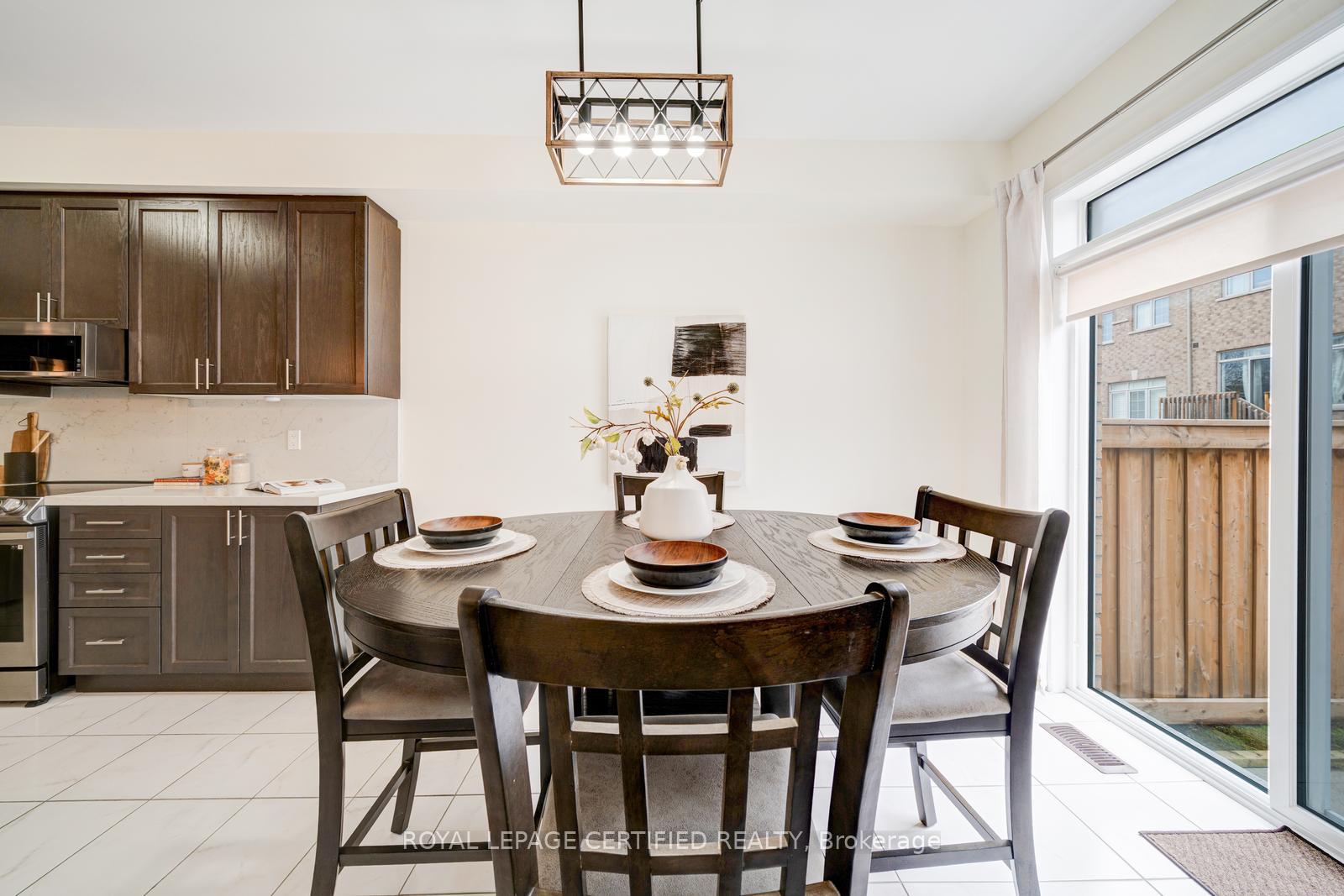 Photo 6 of 71 Rimrock Crescent, Whitby, Williamsburg — HOMEH