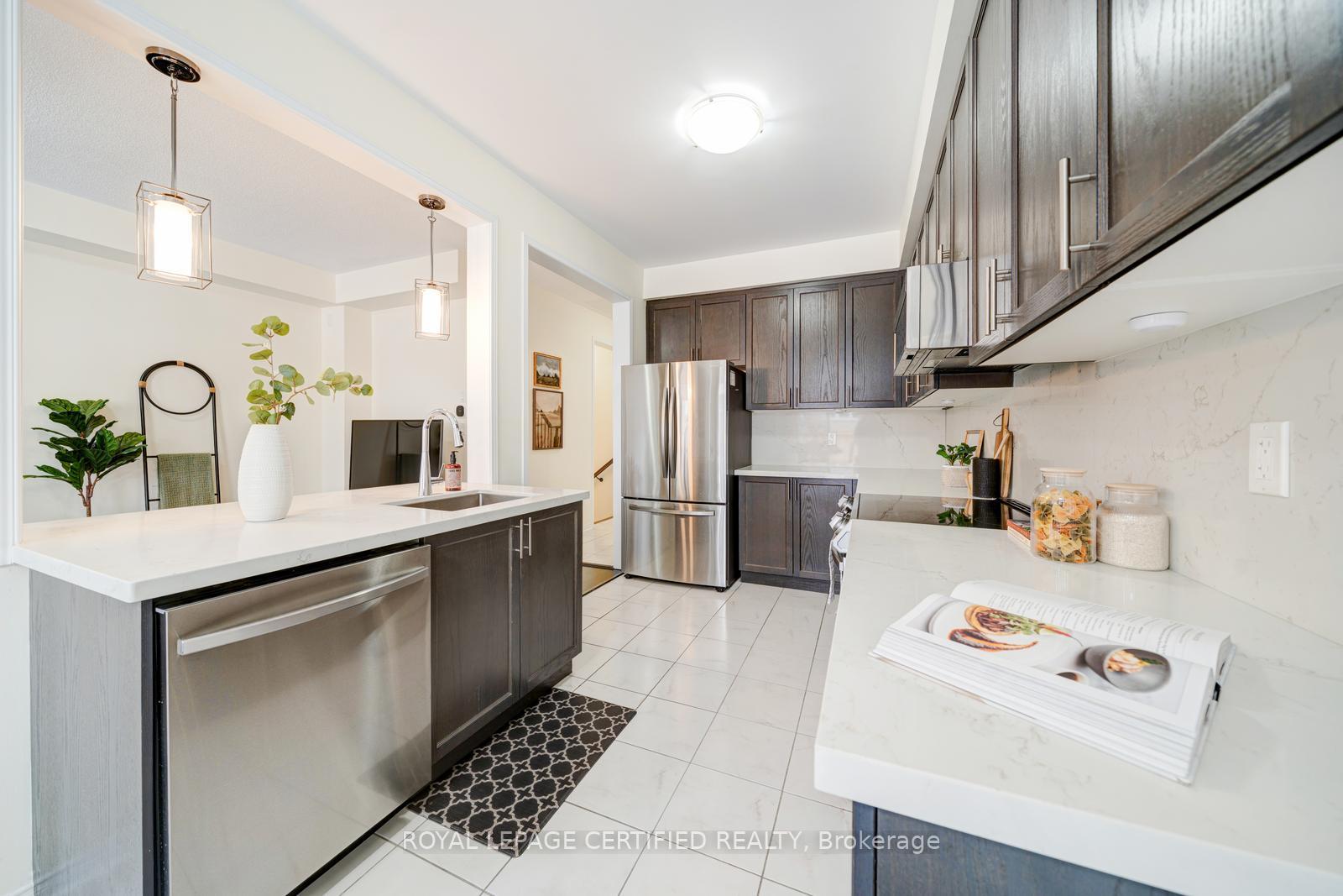 Photo 7 of 71 Rimrock Crescent, Whitby, Williamsburg — HOMEH