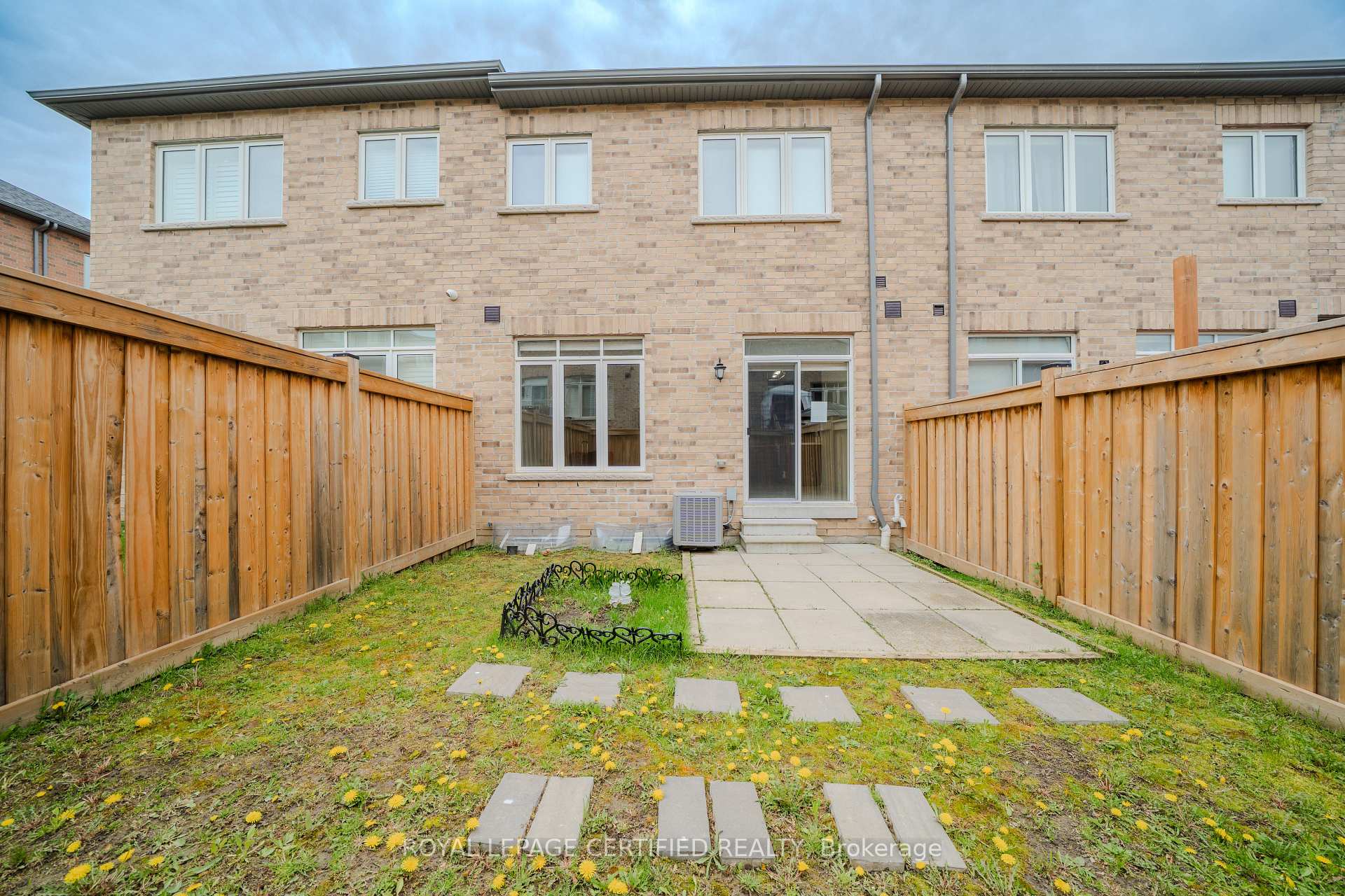 Photo 16 of 71 Rimrock Crescent, Whitby, Williamsburg — HOMEH