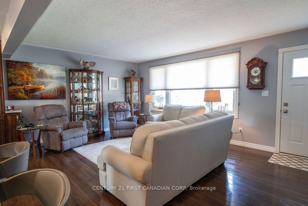 Photo 2 of 252 Rapley Street, Strathroy-Caradoc, NW — HOMEH