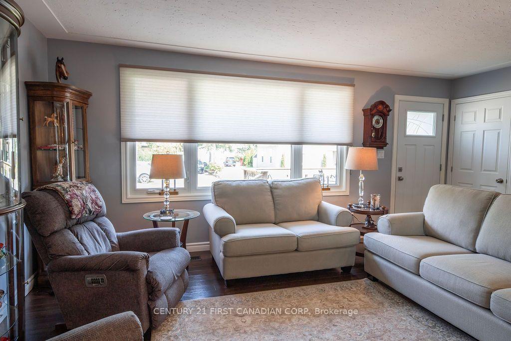 Photo 3 of 252 Rapley Street, Strathroy-Caradoc, NW — HOMEH