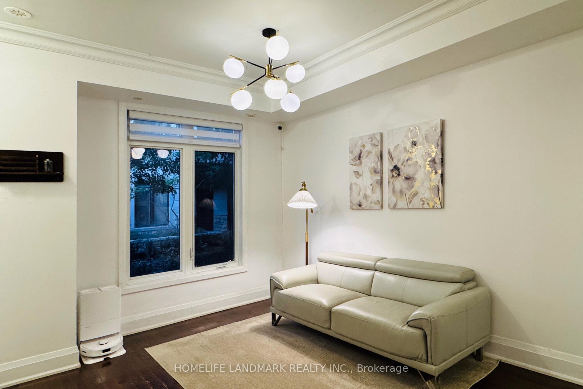 Photo 3 of Unit 15, 7 Oakburn Crescent, North York, Willowdale East — HOMEH