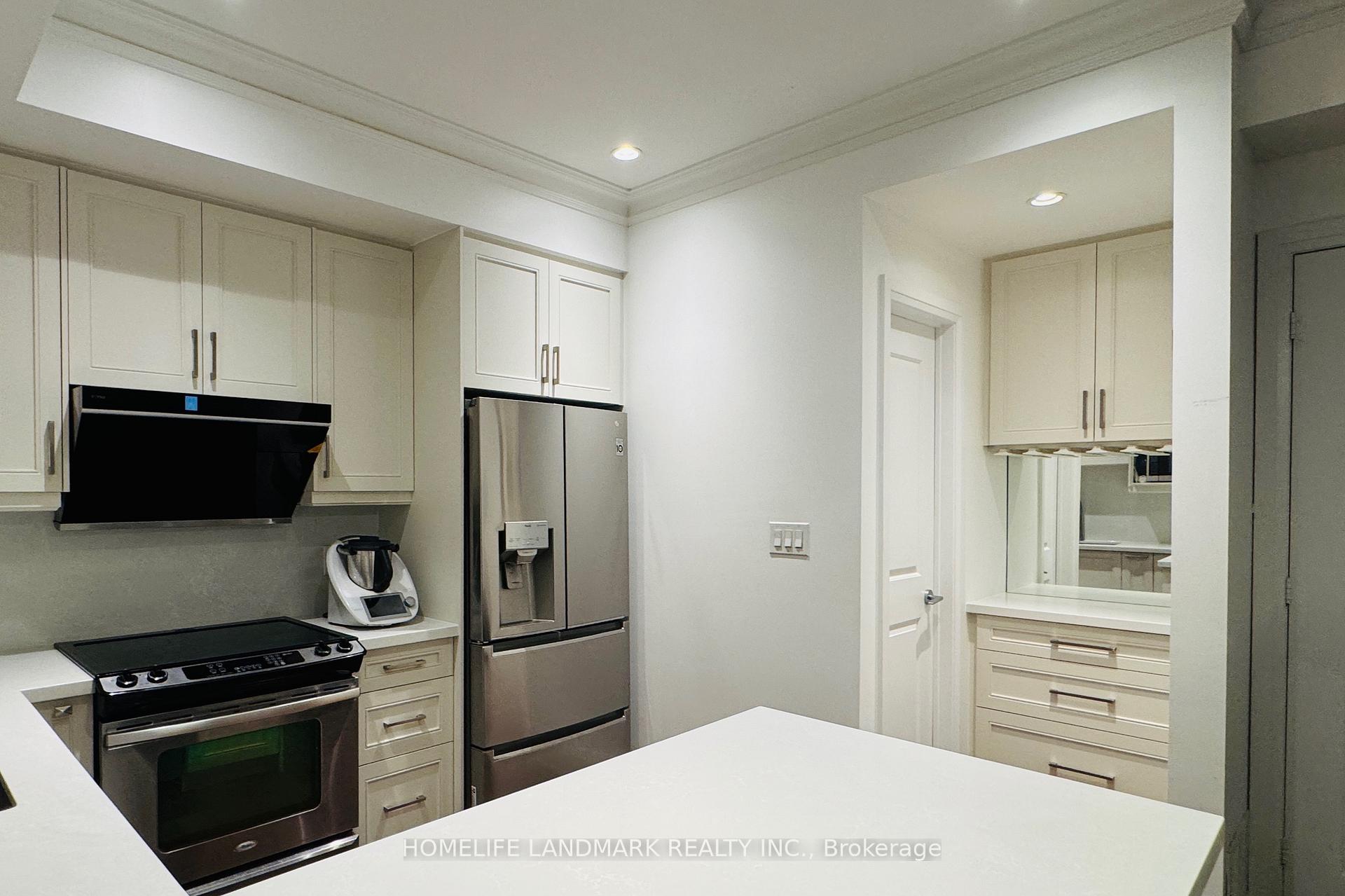 Photo 8 of Unit 15, 7 Oakburn Crescent, North York, Willowdale East — HOMEH