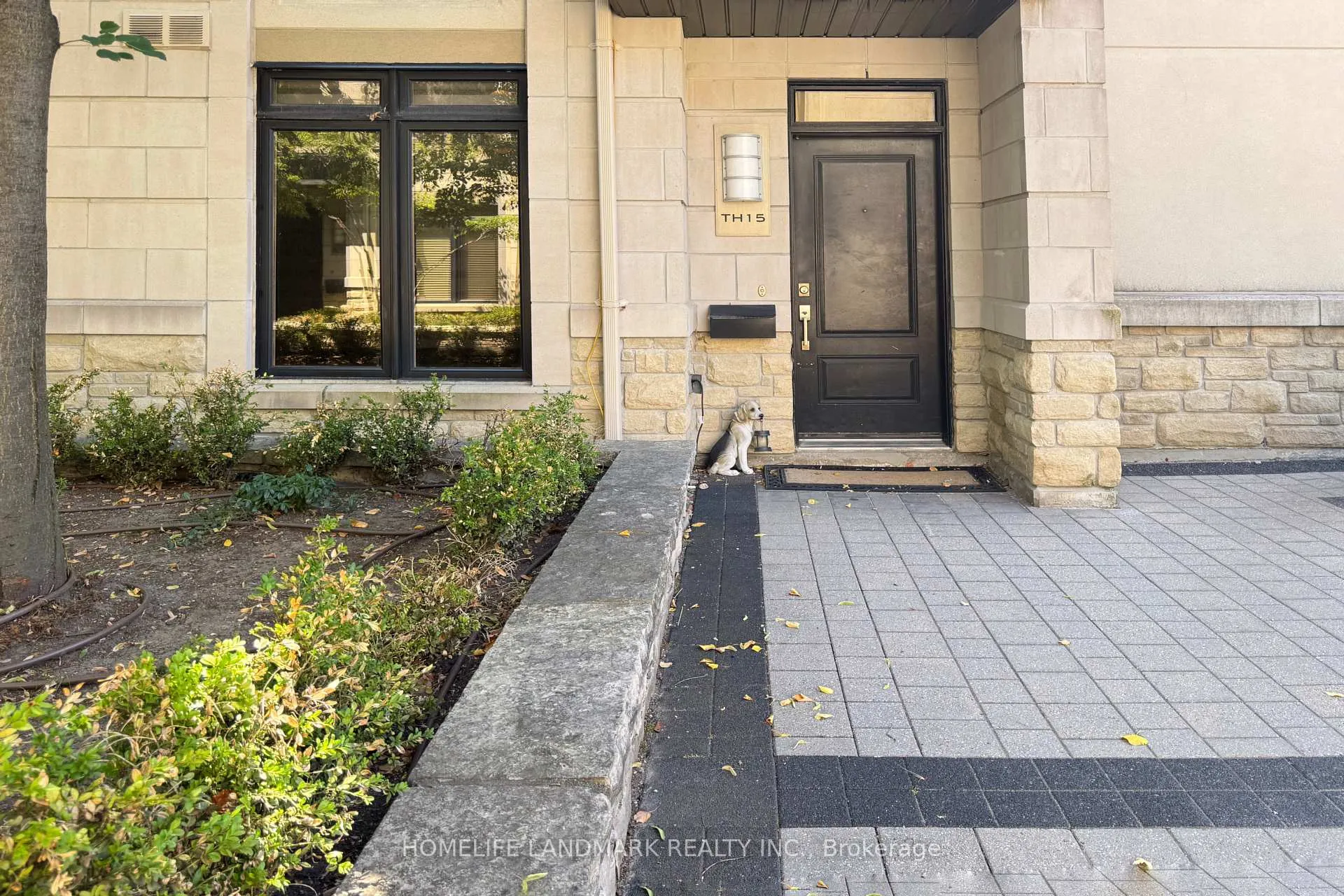 Photo 2 of Unit 15, 7 Oakburn Crescent, North York, Willowdale East — HOMEH