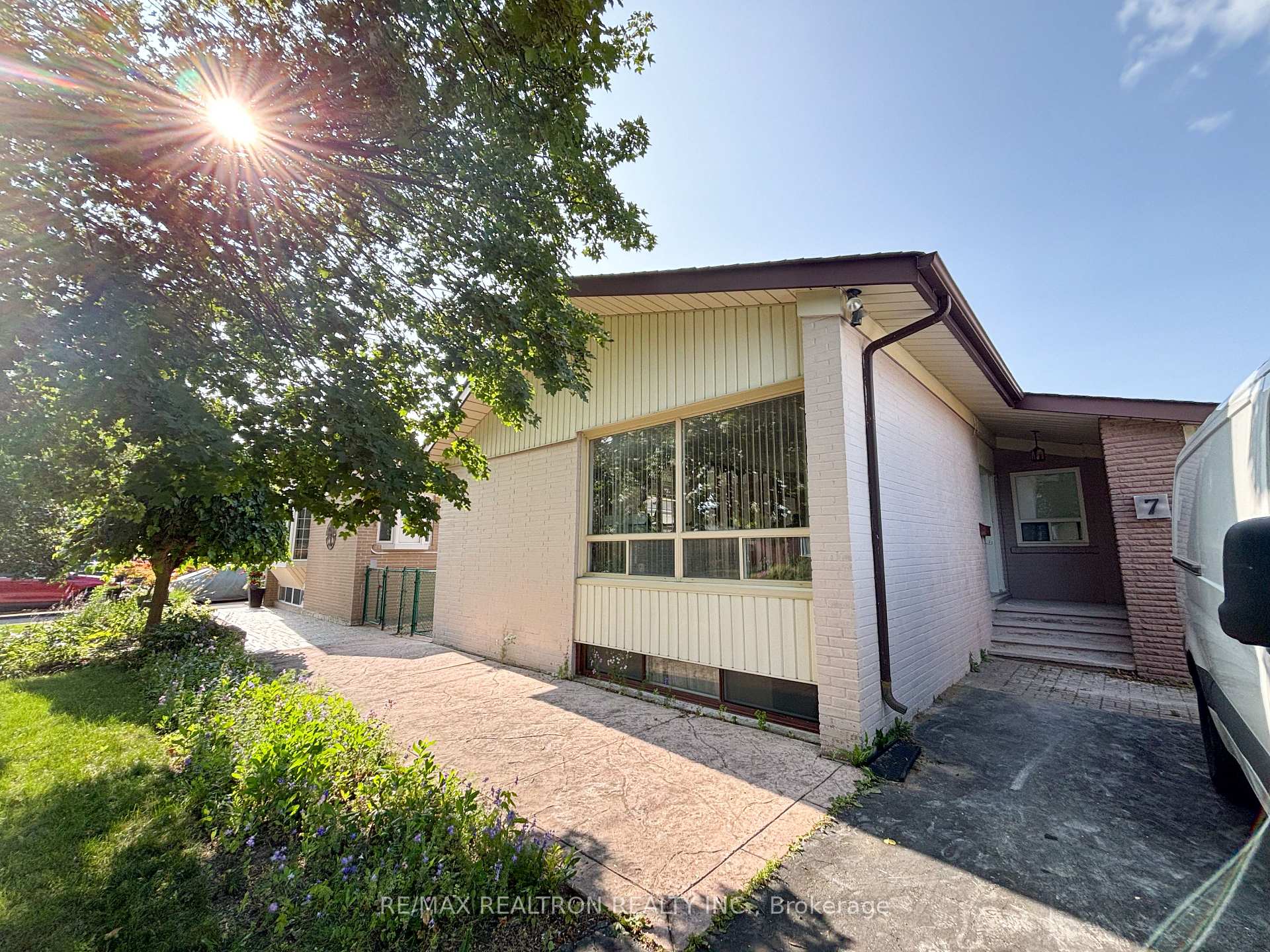 Front of 7 Rockport Crescent