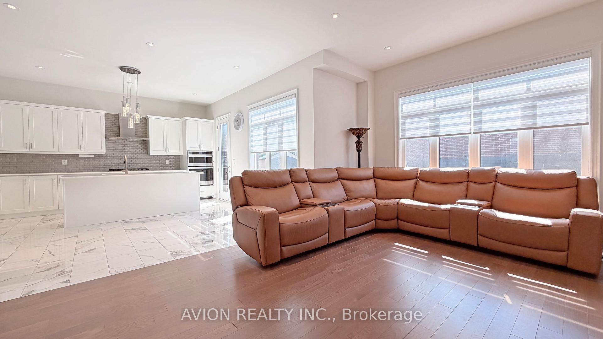 Photo 5 of 76 Maple Fields Circle, Aurora, Aurora Estates — HOMEH