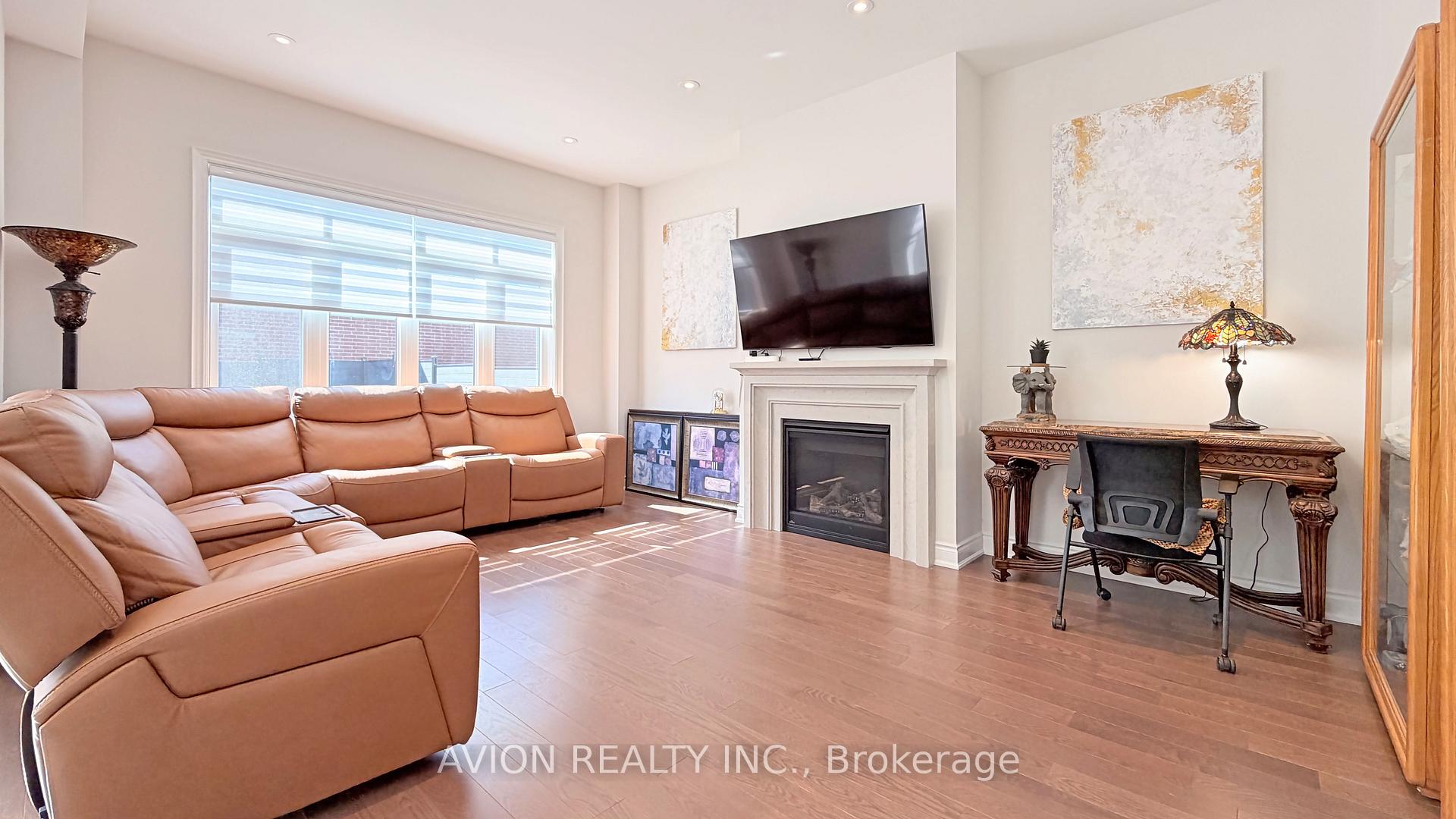 Photo 6 of 76 Maple Fields Circle, Aurora, Aurora Estates — HOMEH