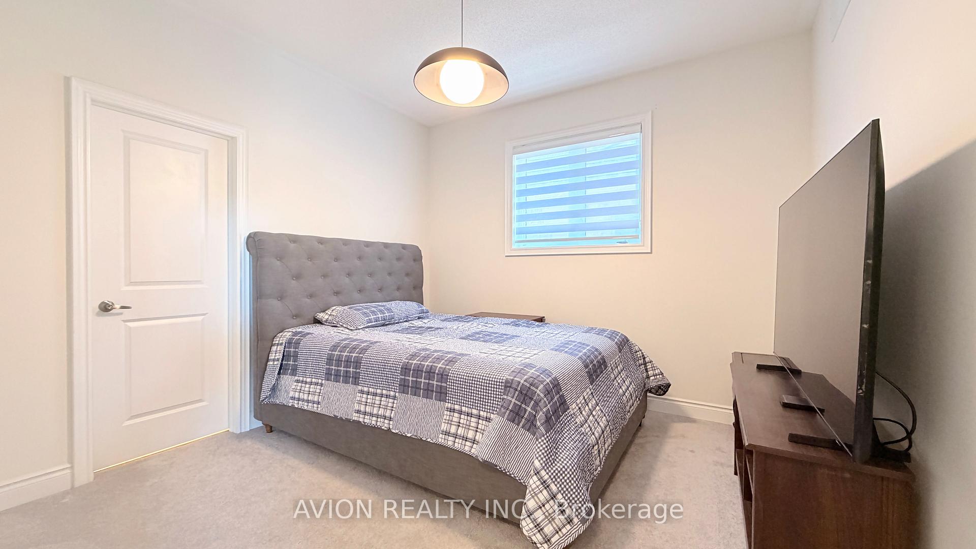 Photo 15 of 76 Maple Fields Circle, Aurora, Aurora Estates — HOMEH