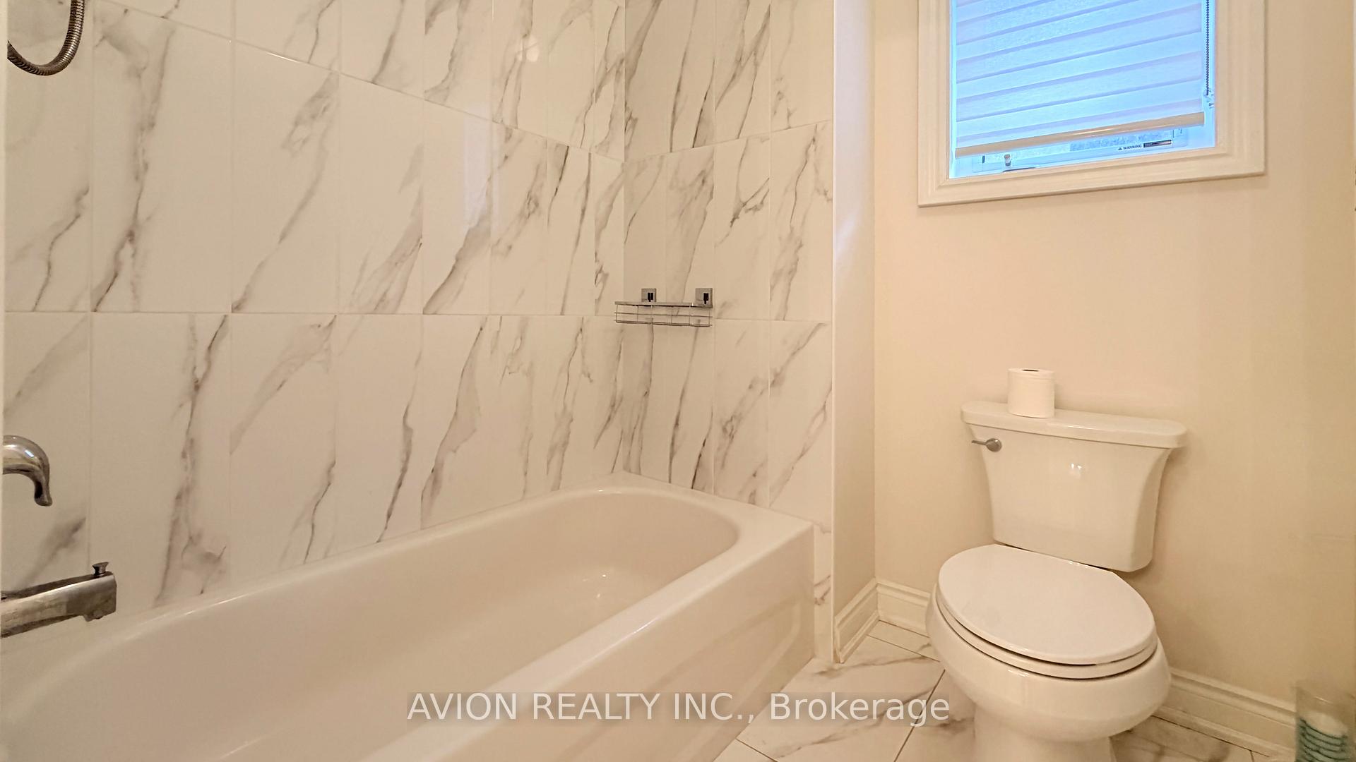 Photo 18 of 76 Maple Fields Circle, Aurora, Aurora Estates — HOMEH