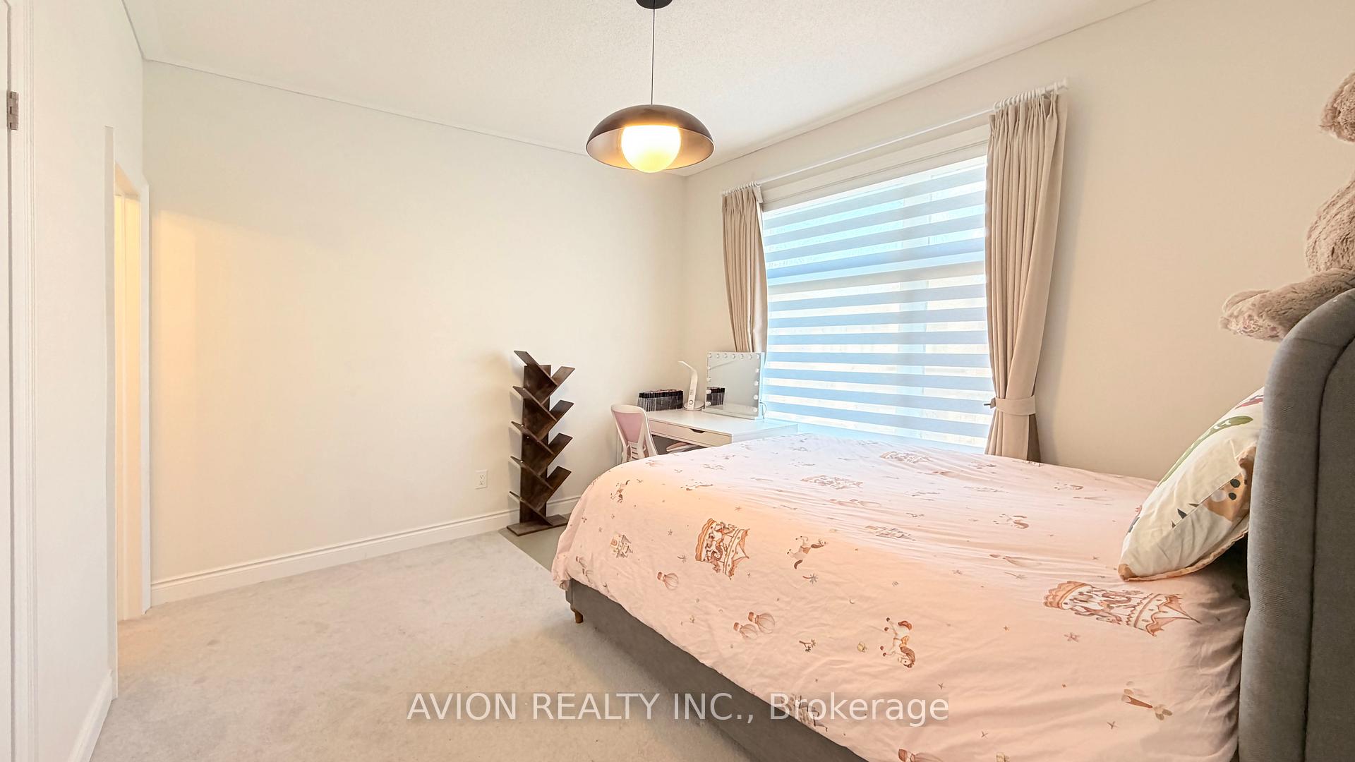 Photo 19 of 76 Maple Fields Circle, Aurora, Aurora Estates — HOMEH