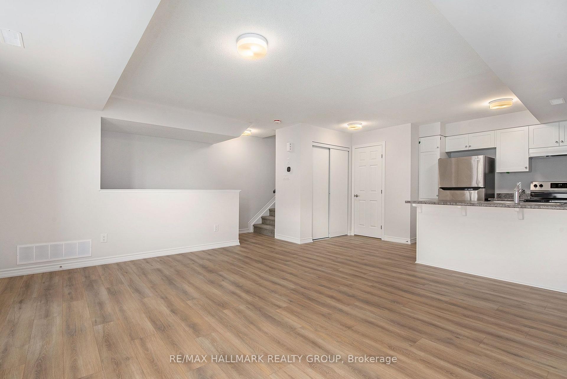 Photo 5 of 279 Zenith Private, Ottawa, Barrhaven - Half Moon Bay — HOMEH