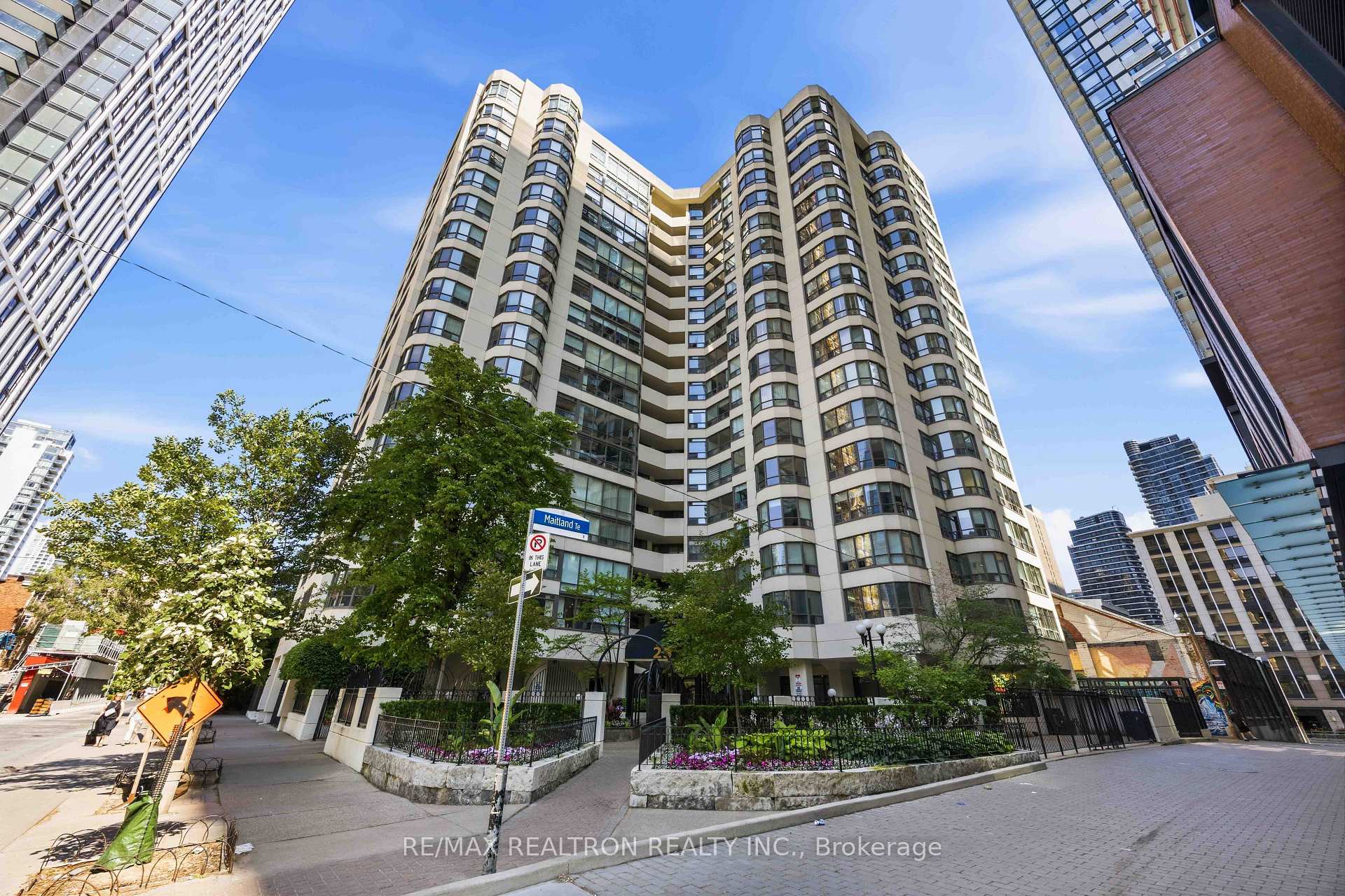 Photo 1 of Unit 704, 25 Maitland Street, Toronto, Church-Yonge Corridor — HOMEH