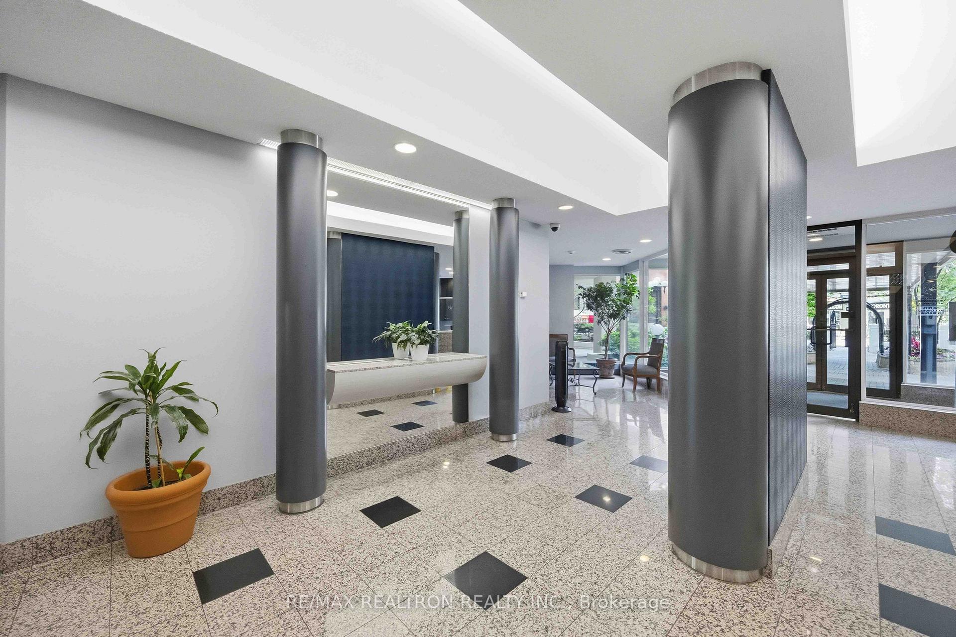 Photo 4 of Unit 704, 25 Maitland Street, Toronto, Church-Yonge Corridor — HOMEH