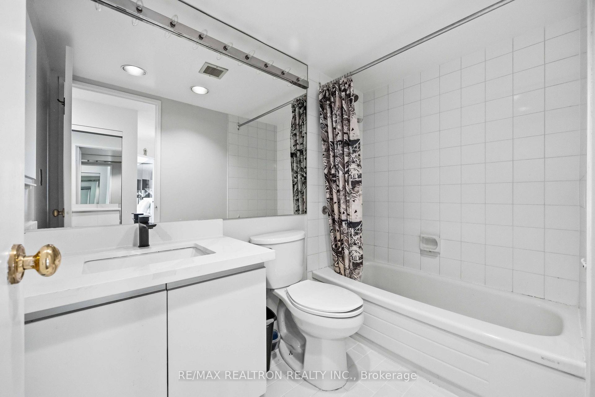 Photo 7 of Unit 704, 25 Maitland Street, Toronto, Church-Yonge Corridor — HOMEH