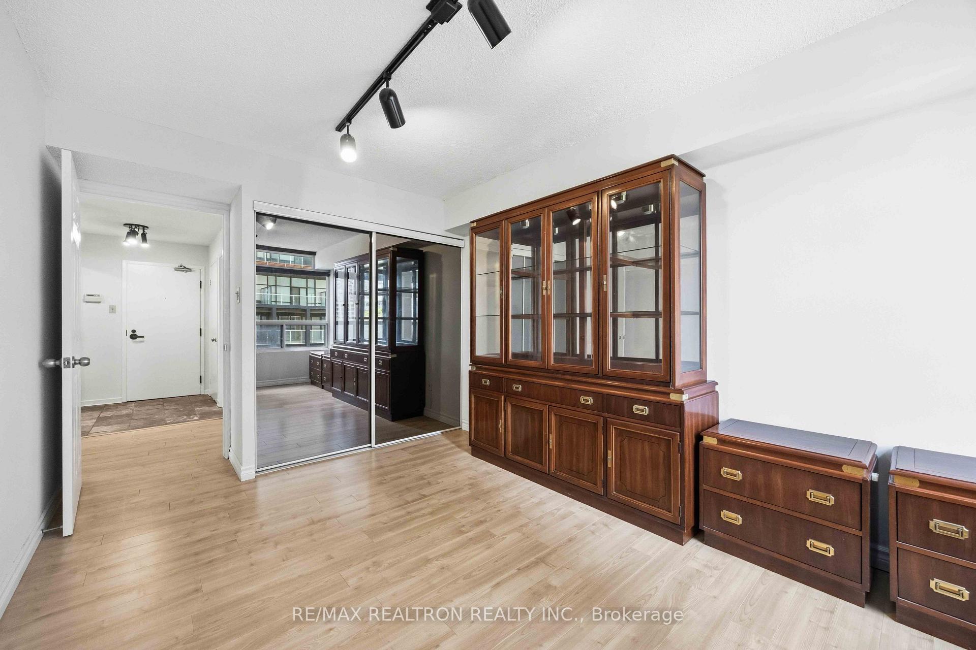 Photo 10 of Unit 704, 25 Maitland Street, Toronto, Church-Yonge Corridor — HOMEH